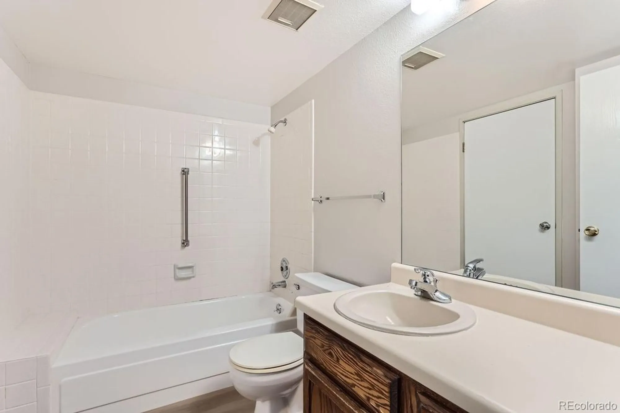 Property Slideshow image 11 of 14 | 13890 e marina dr 111, Aurora, CO, 80014