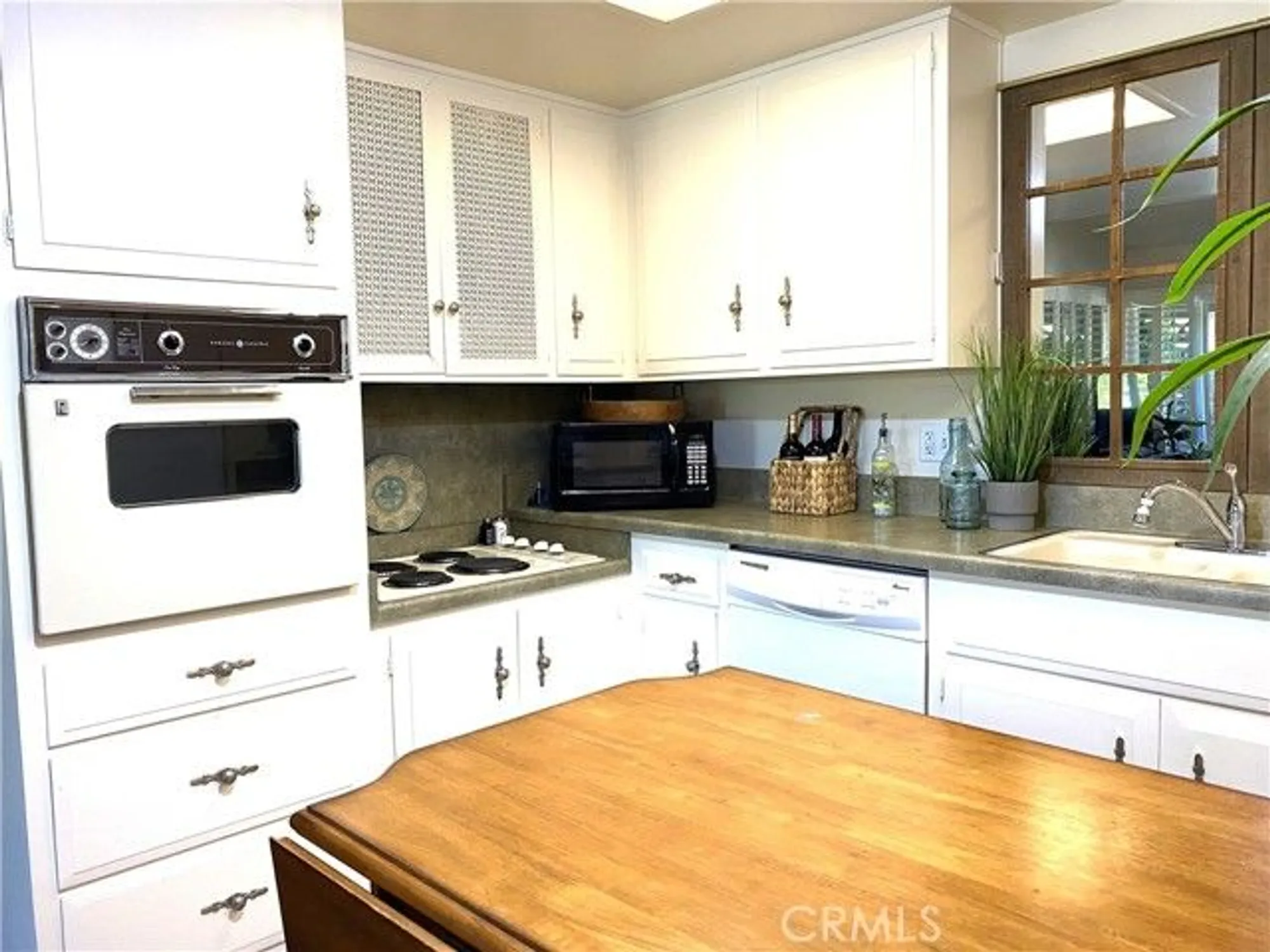 Property Slideshow image 20 of 30 | 13380 danbury ln # m6-130d, Seal Beach, CA, 90740