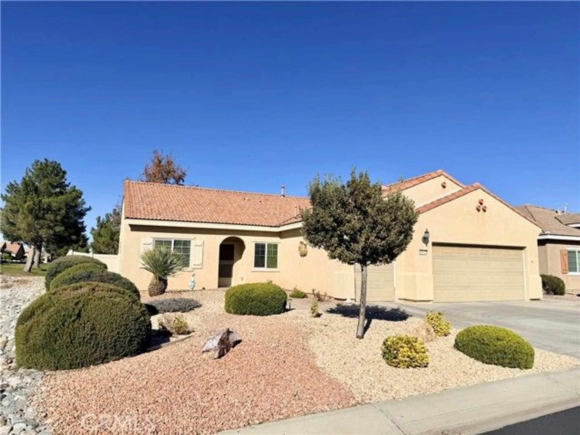 Property Slideshow image 1 of 30 | 19422 royal oaks rd, Apple Valley, CA, 92308