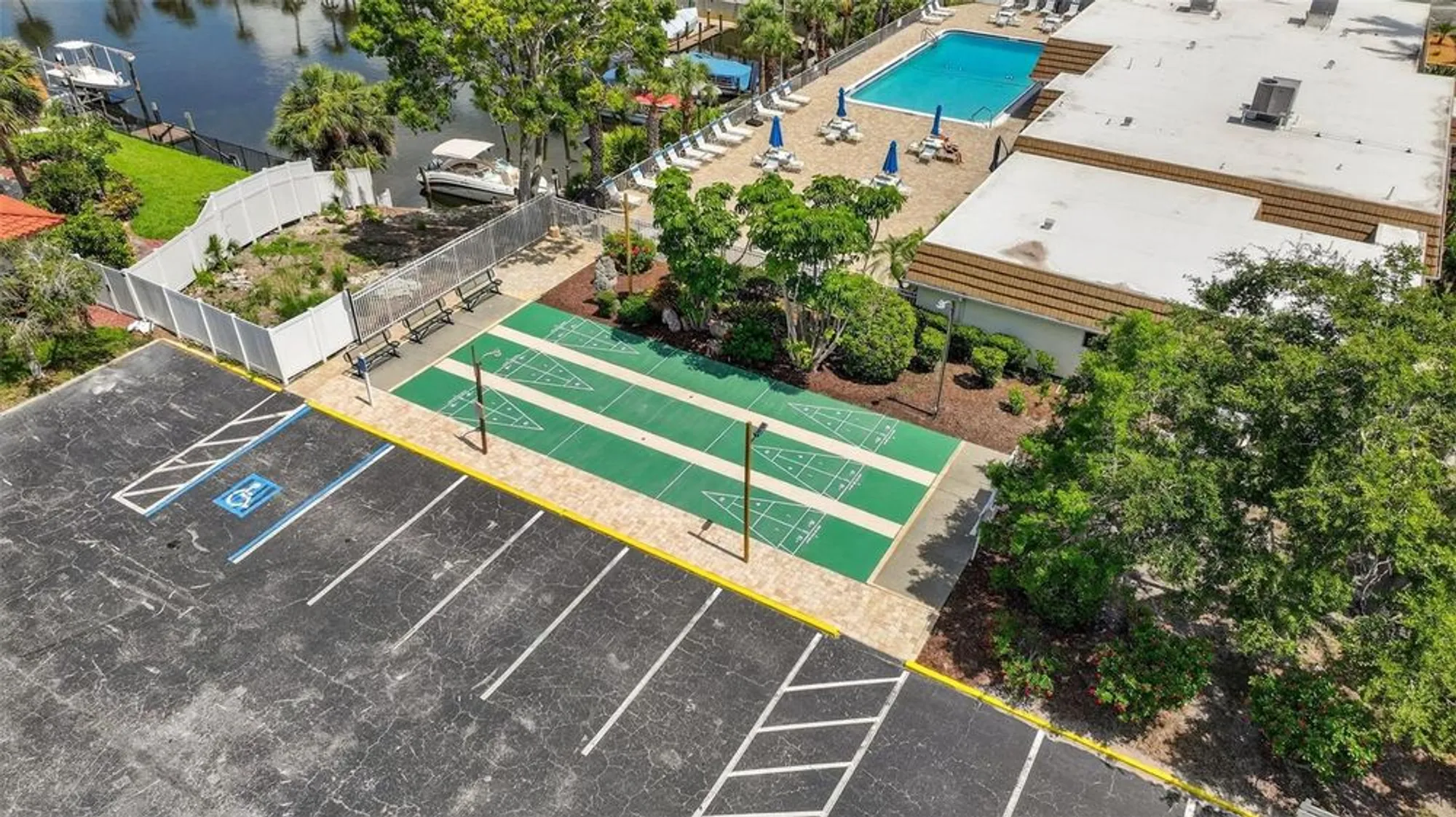 Property Slideshow image 31 of 34 | 2733 riverbluff pl v57, Sarasota, FL, 34231