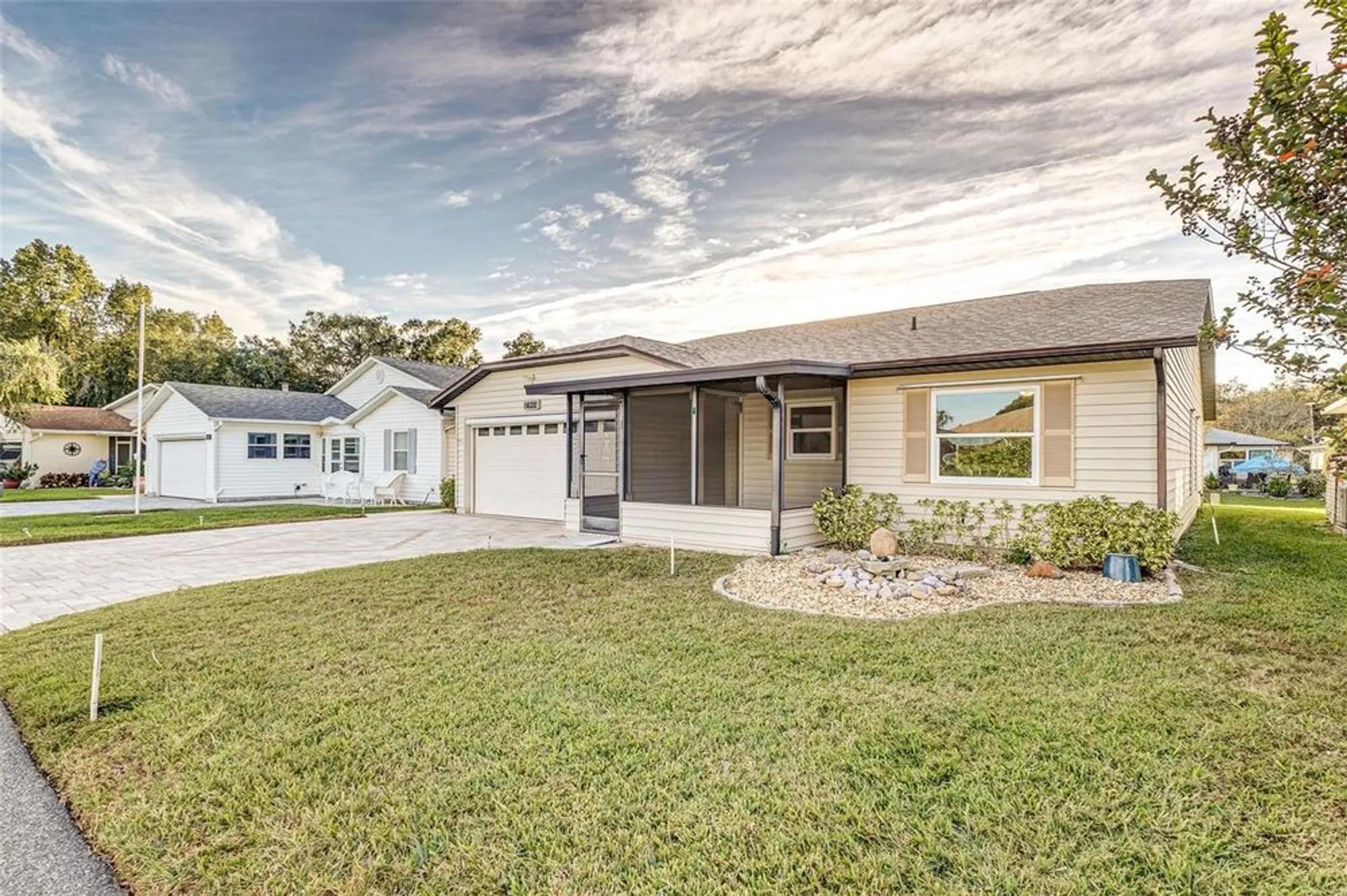 Property Slideshow image 4 of 33 | 1635 colonnades cir, Lakeland, FL, 33811