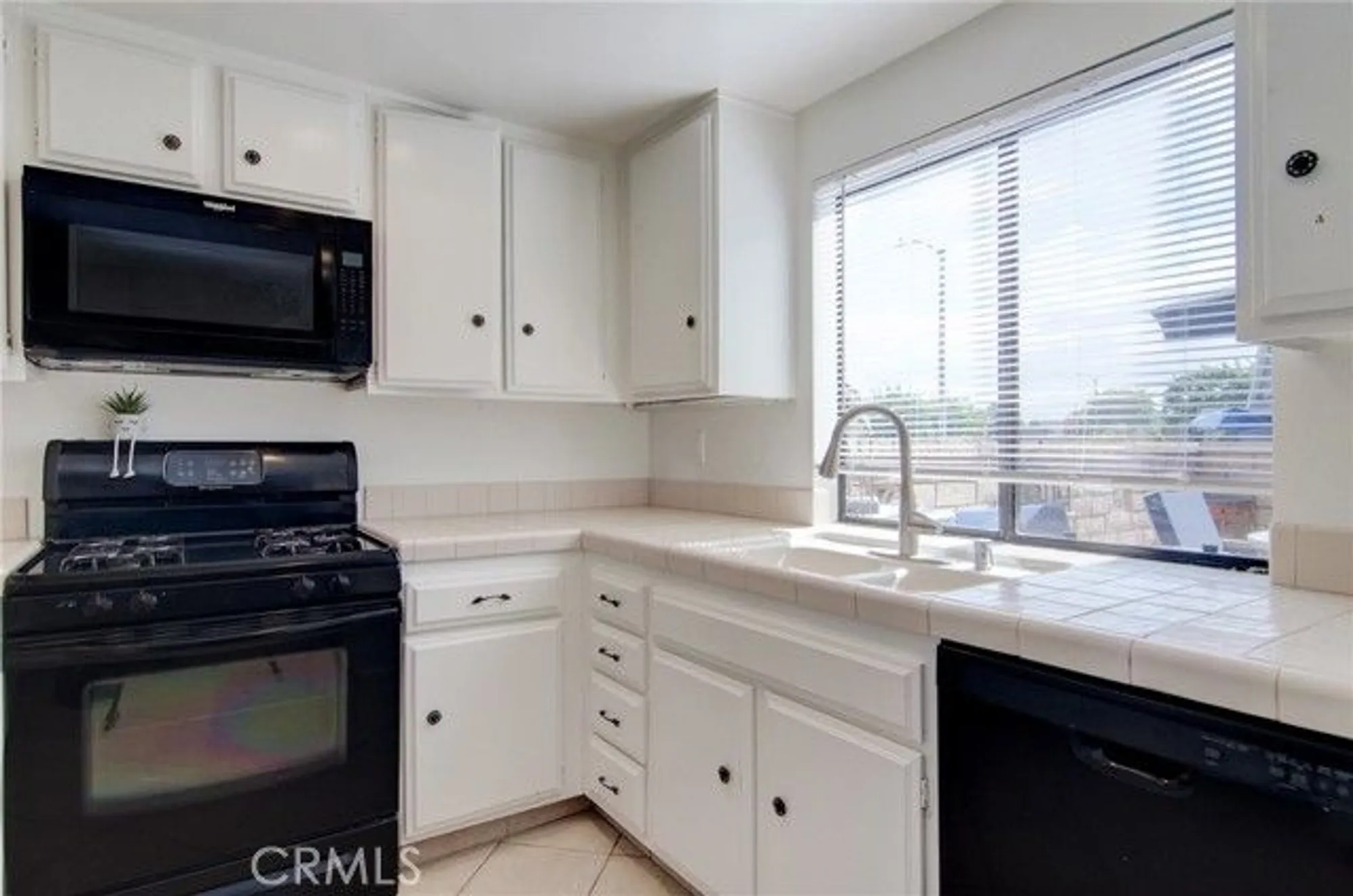 Property Slideshow image 14 of 27 | 8565 larkhall cir 802c, Huntington Beach, CA, 92646