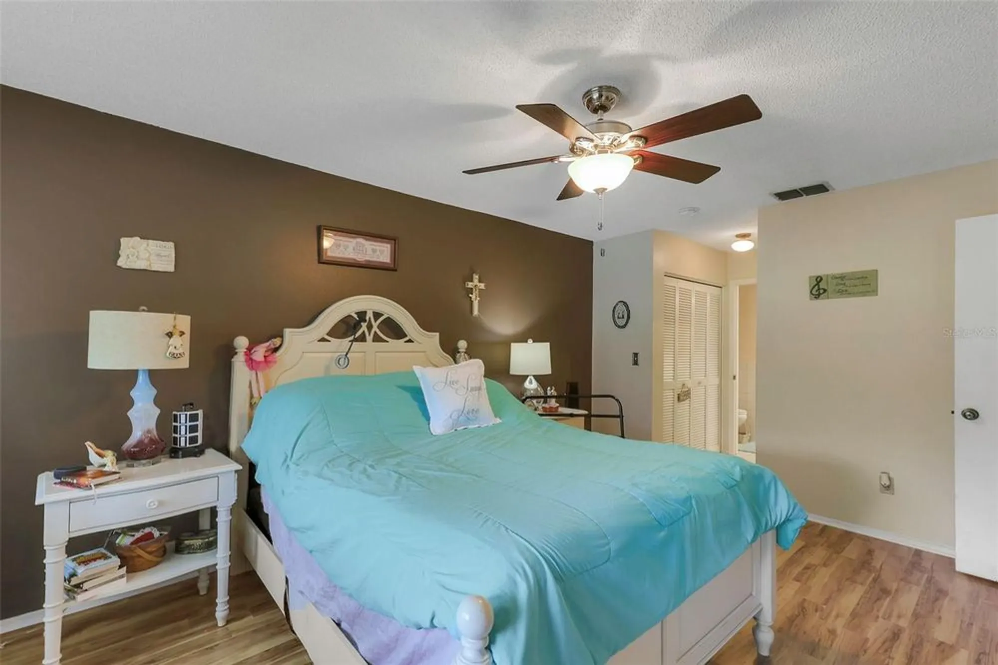 Property Slideshow image 18 of 37 | 1011 dunrobin dr b, Palm Harbor, FL, 34684