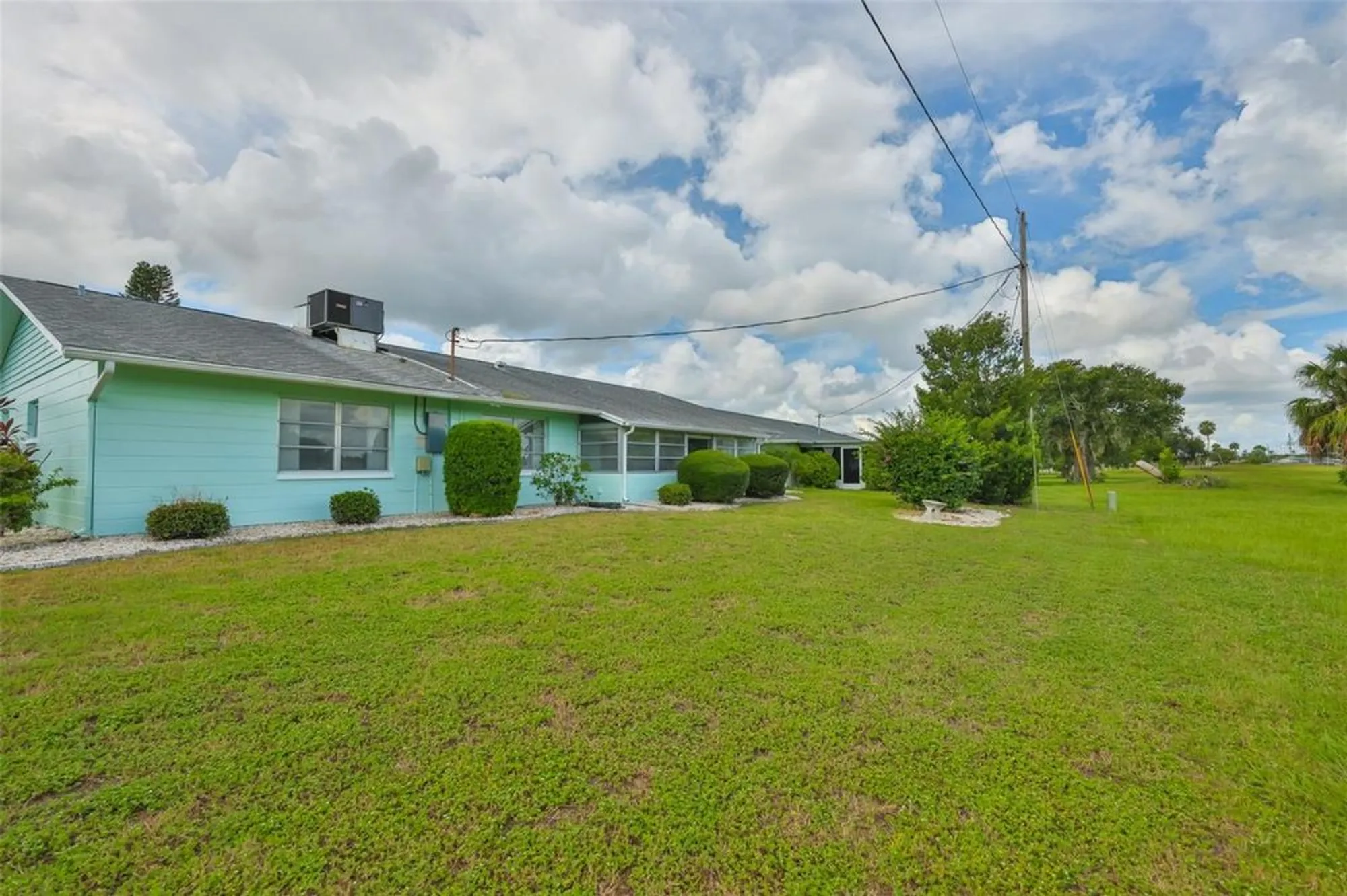 Property Slideshow image 28 of 41 | 823 fox hills dr, Sun City Center, FL, 33573