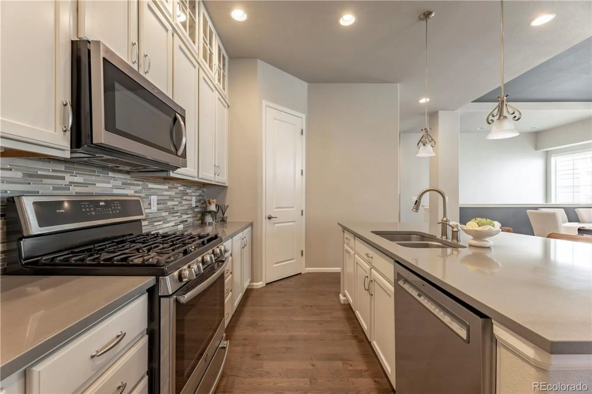 Property Slideshow image 9 of 40 | 2490 lassen ln, Castle Rock, CO, 80109