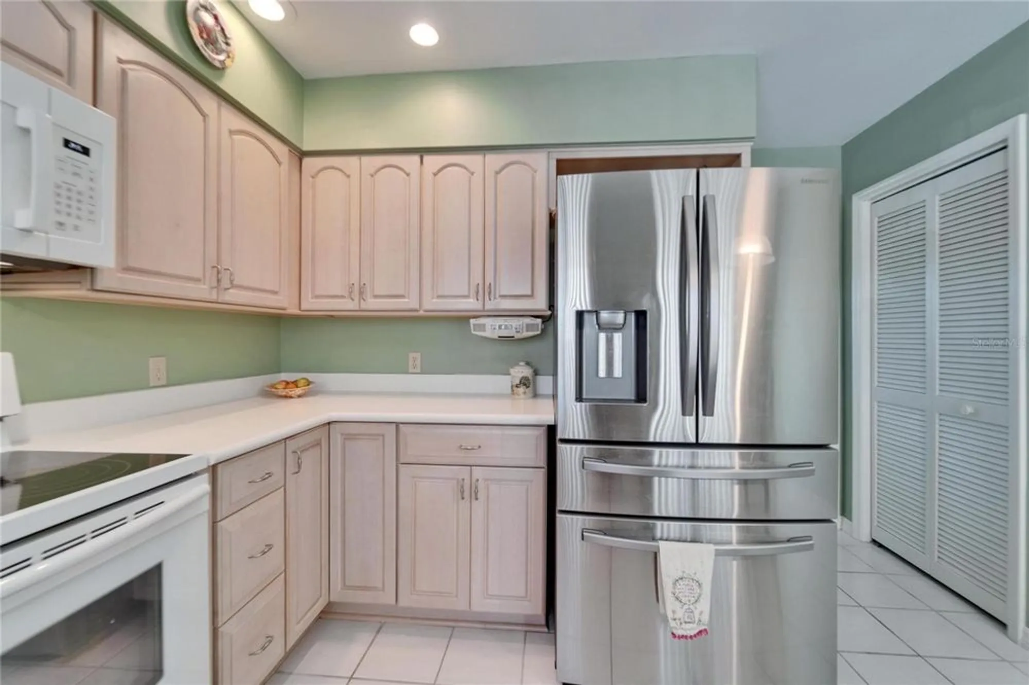 Property Slideshow image 29 of 79 | 2007 east view dr, Sun City Center, FL, 33573