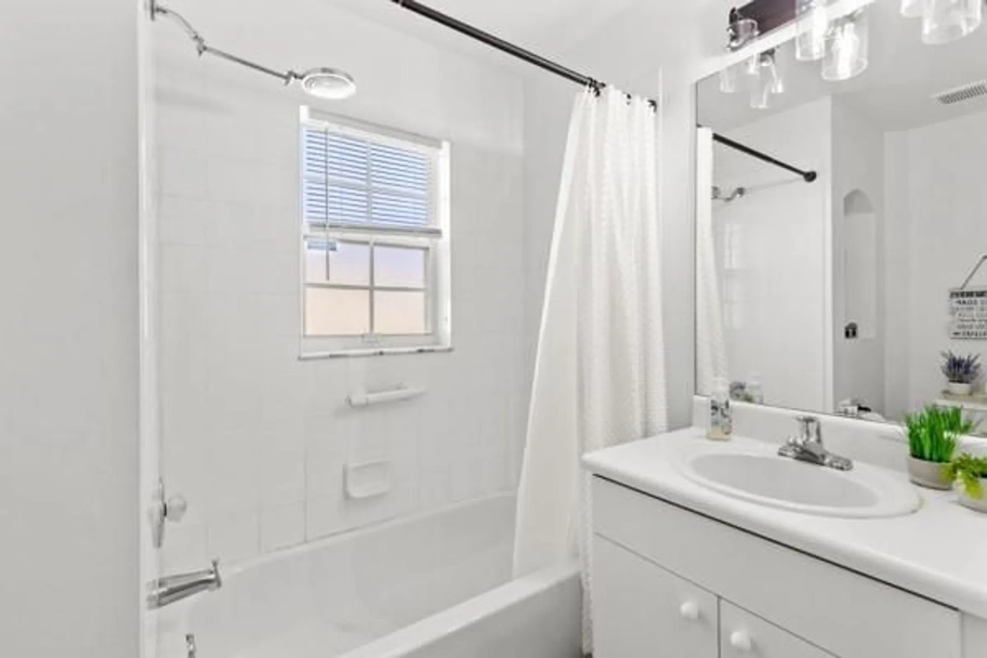 Property Slideshow image 16 of 25 | 304 sw north shore blvd, Port Saint Lucie, FL, 34986