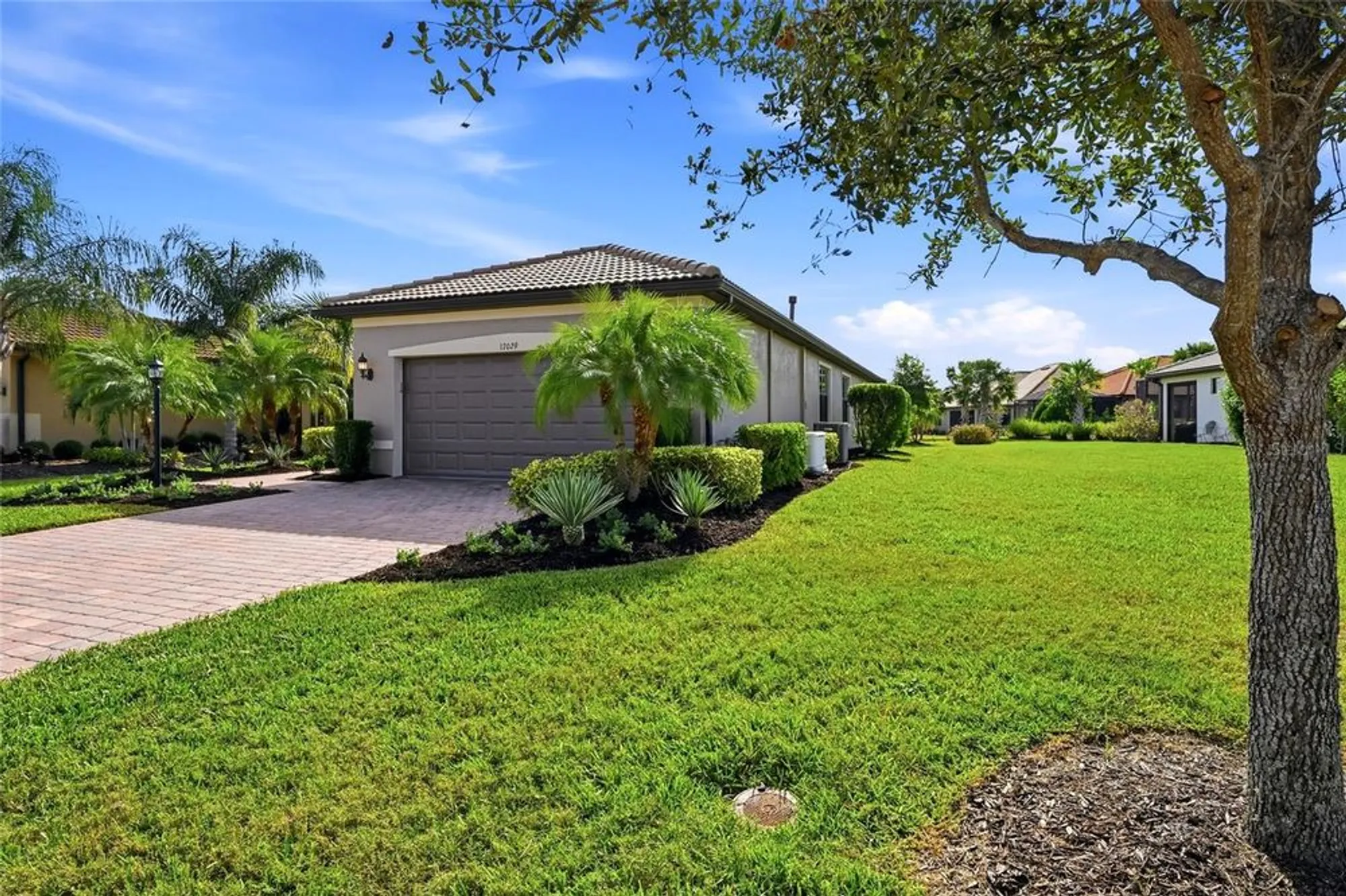 Property Slideshow image 2 of 56 | 17029 hampton falls ter, Bradenton, FL, 34202