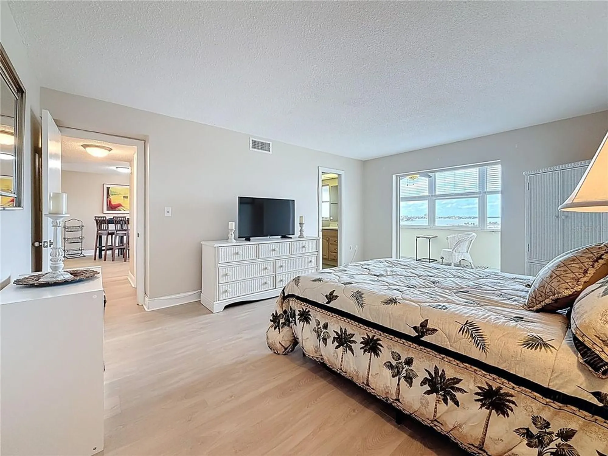 Property Slideshow image 42 of 77 | 4725 cove cir apt 810, Saint Petersburg, FL, 33708