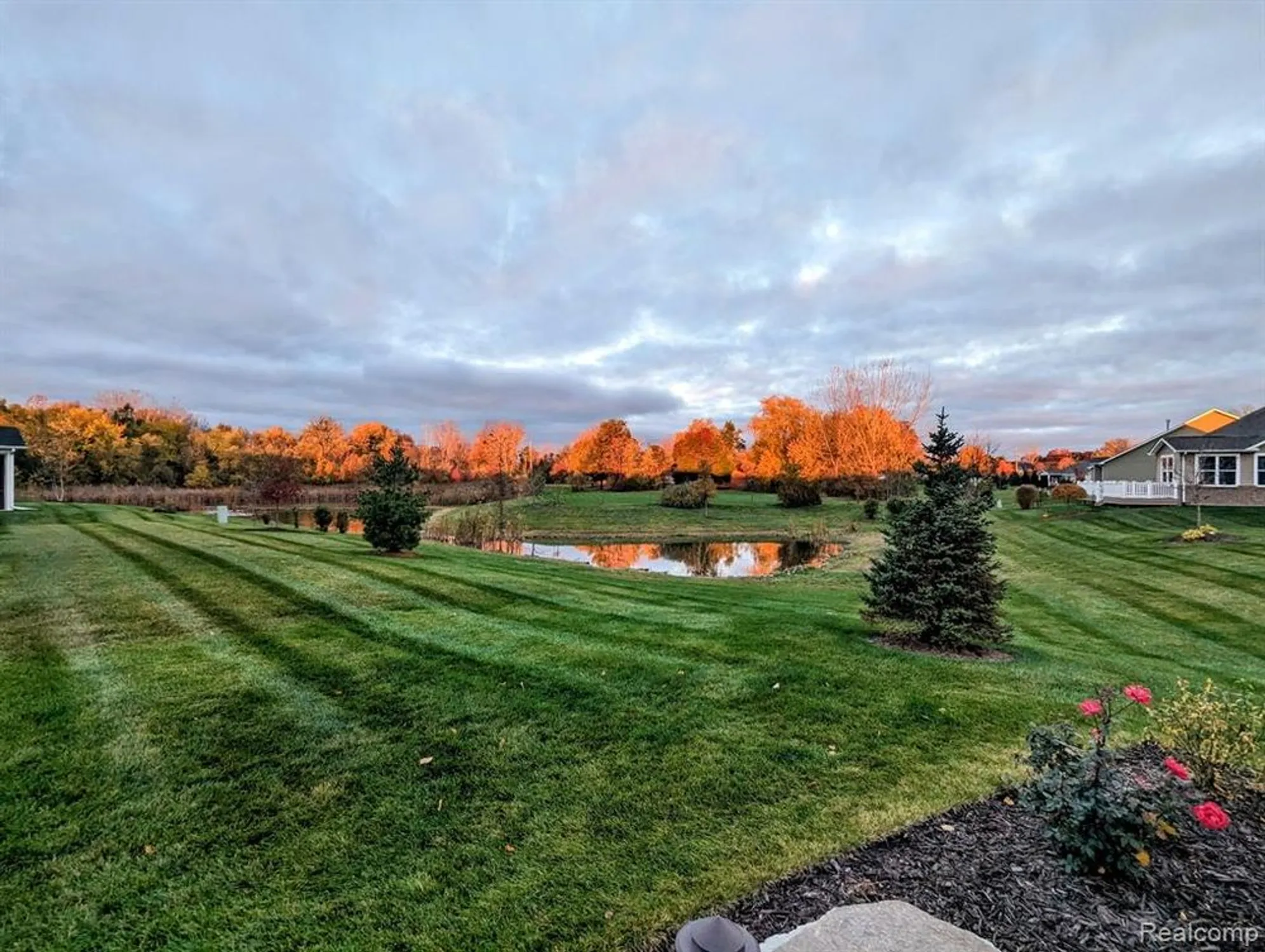 Property Slideshow image 6 of 51 | 27176 walloon way, Brownstown Twp, MI, 48134