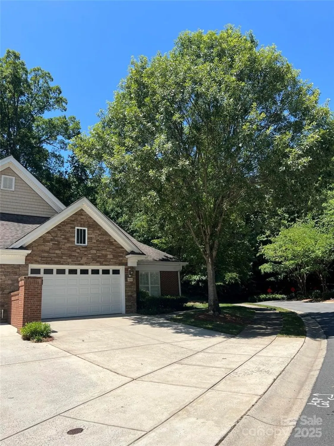 Property Slideshow image 8 of 48 | 10925 casetta dr, Matthews, NC, 28105