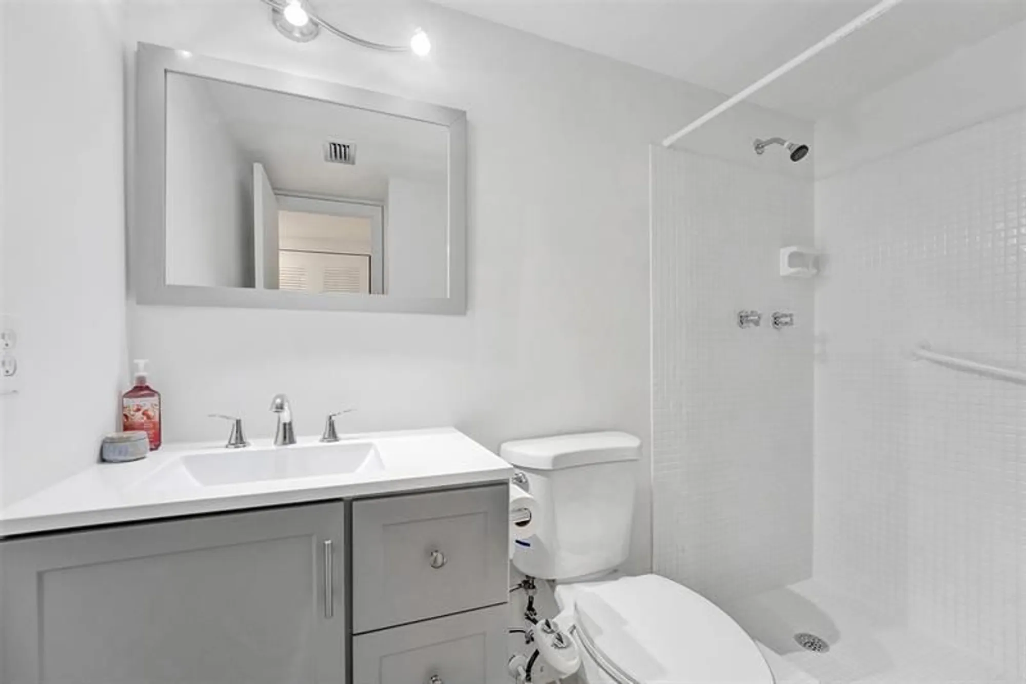 Property Slideshow image 22 of 60 | 7605 nw 5th pl apt 103, Margate, FL, 33063