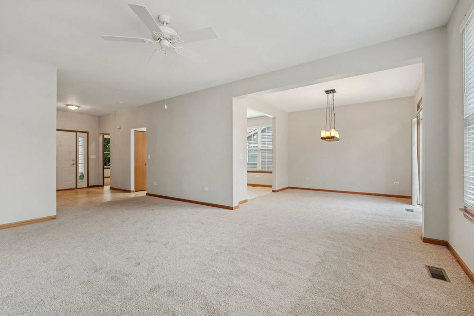 Property Slideshow image 3 of 19 | 21308 brush lake dr, Crest Hill, IL, 60403