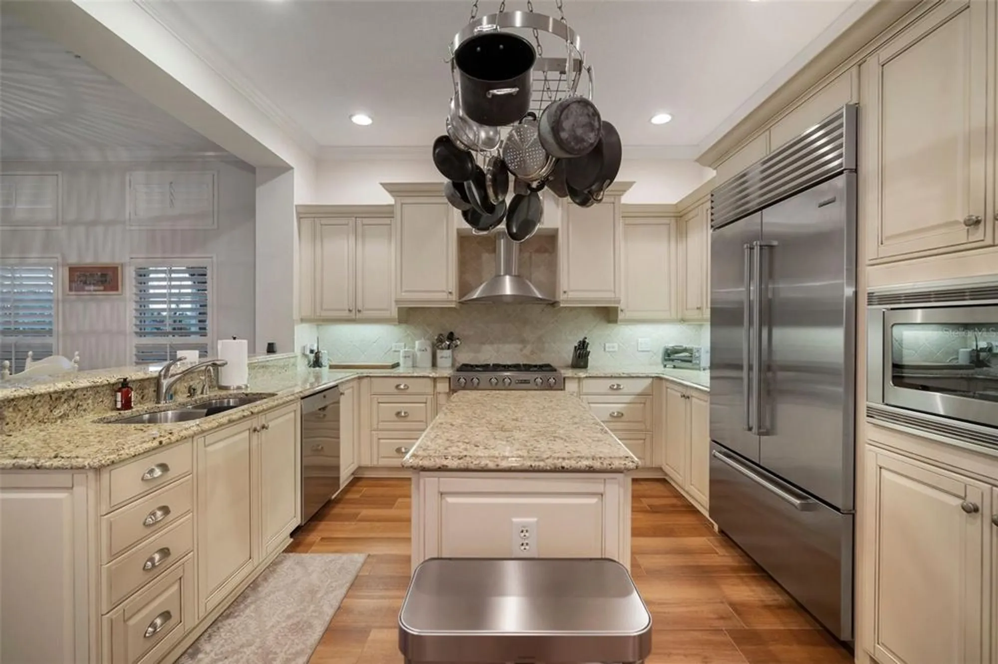 Property Slideshow image 13 of 94 | 825 islebay dr, Apollo Beach, FL, 33572