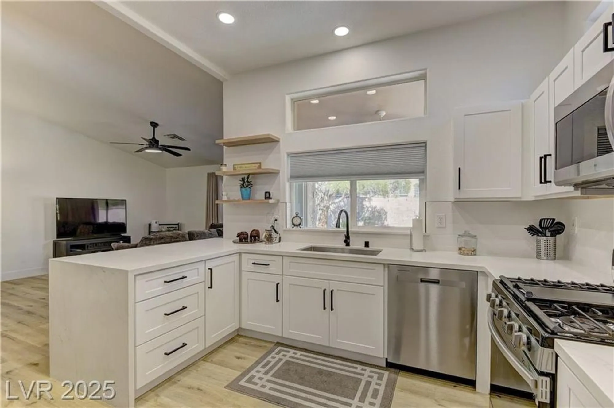 Property Slideshow image 11 of 26 | 2739 darby falls dr, Las Vegas, NV, 89134