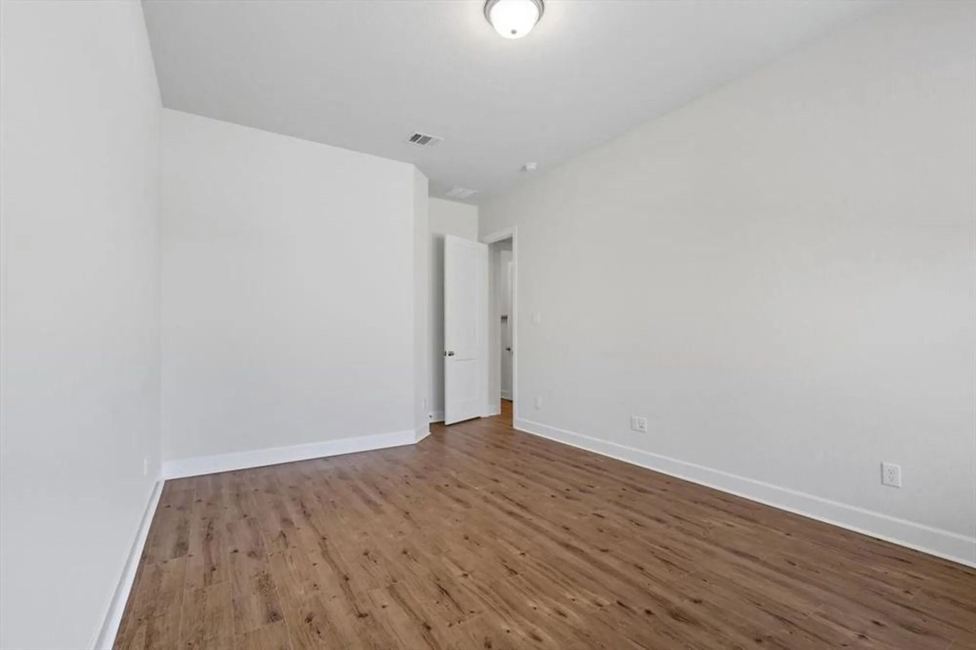 Property Slideshow image 29 of 40 | 4815 beaver creek dr, Arlington, TX, 76005