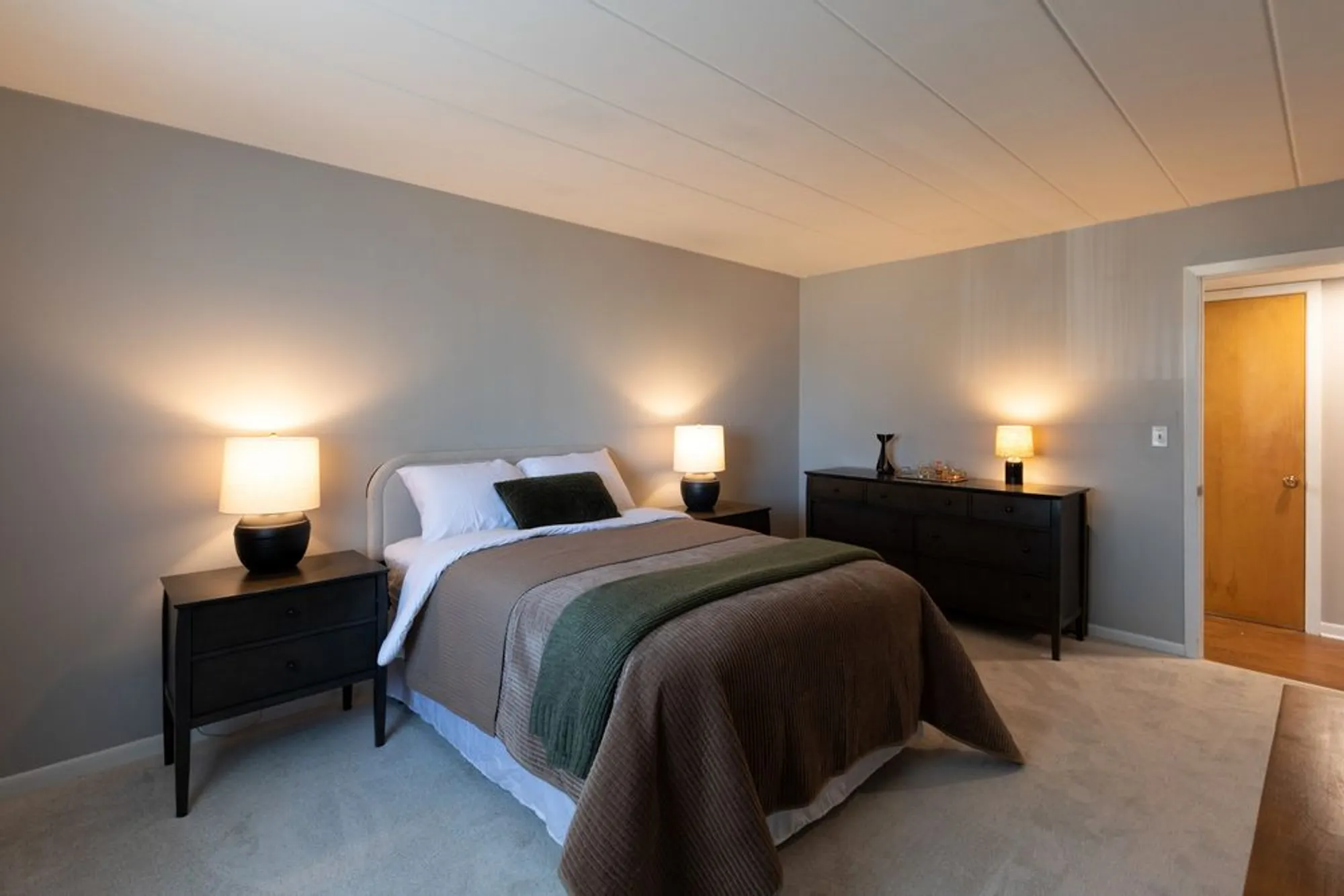 Property Slideshow image 6 of 20 | 5300 walnut ave apt 11b, Downers Grove, IL, 60515