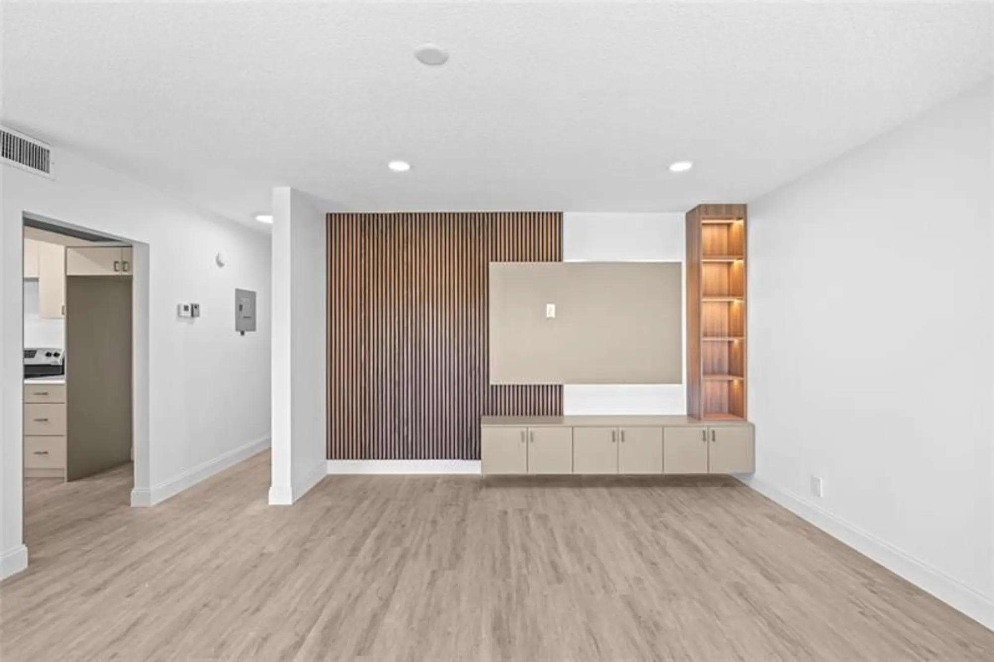 Property Slideshow image 8 of 28 | 204 mansfield e unit e, Boca Raton, FL, 33434