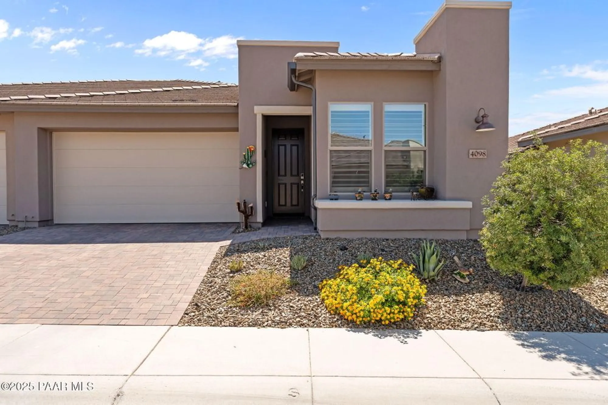 Property Slideshow image 1 of 49 | 4098 prairie schooner rd, Wickenburg, AZ, 85390