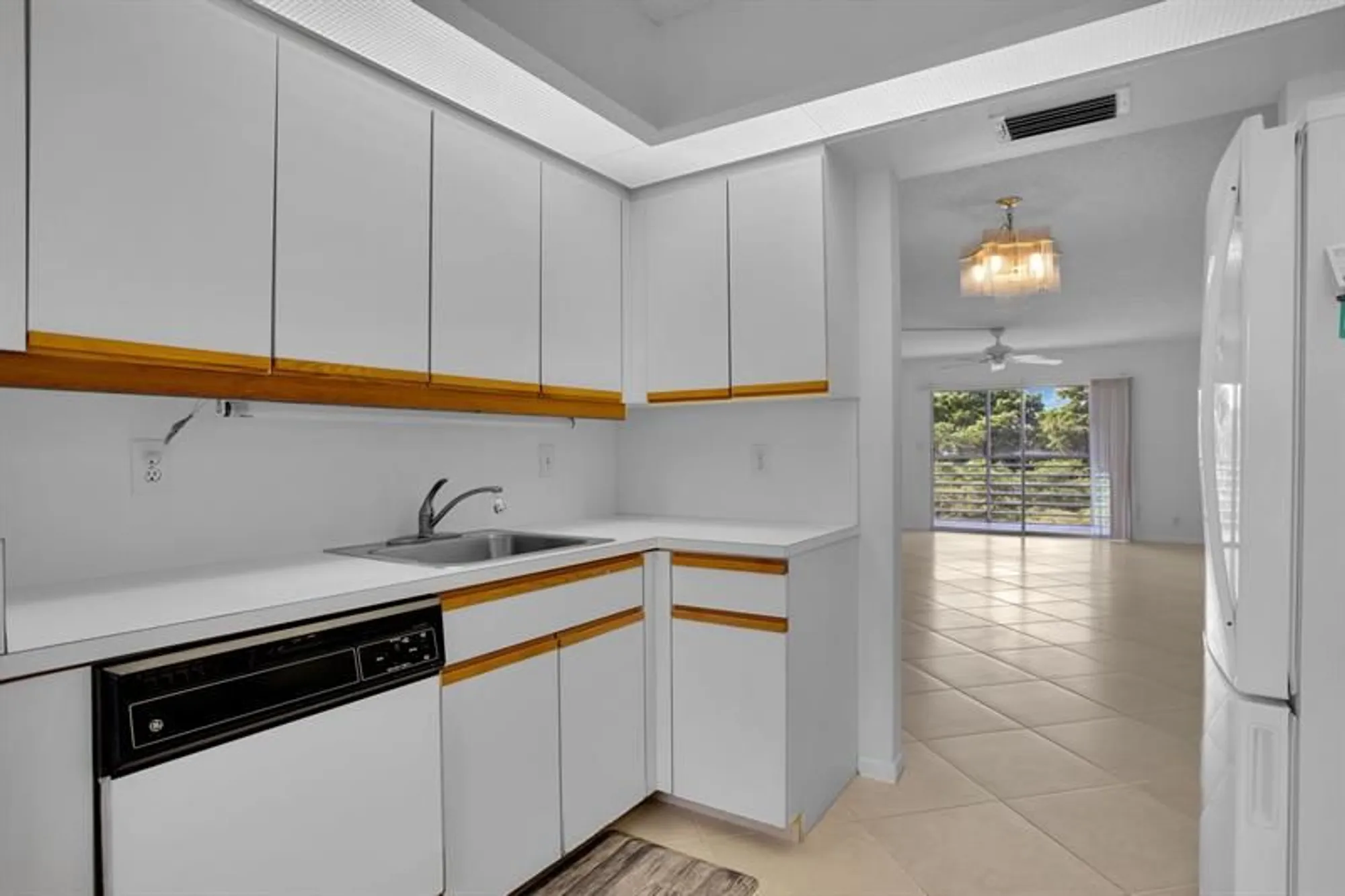 Property Slideshow image 8 of 30 | 1601 abaco dr d4, Coconut Creek, FL, 33066