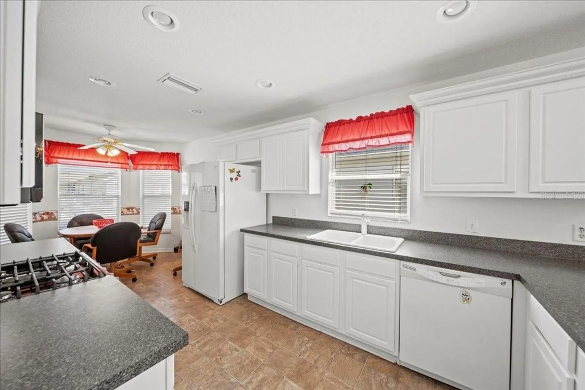 Property Slideshow image 18 of 42 | 364 lake suzanne dr, Lake Wales, FL, 33859