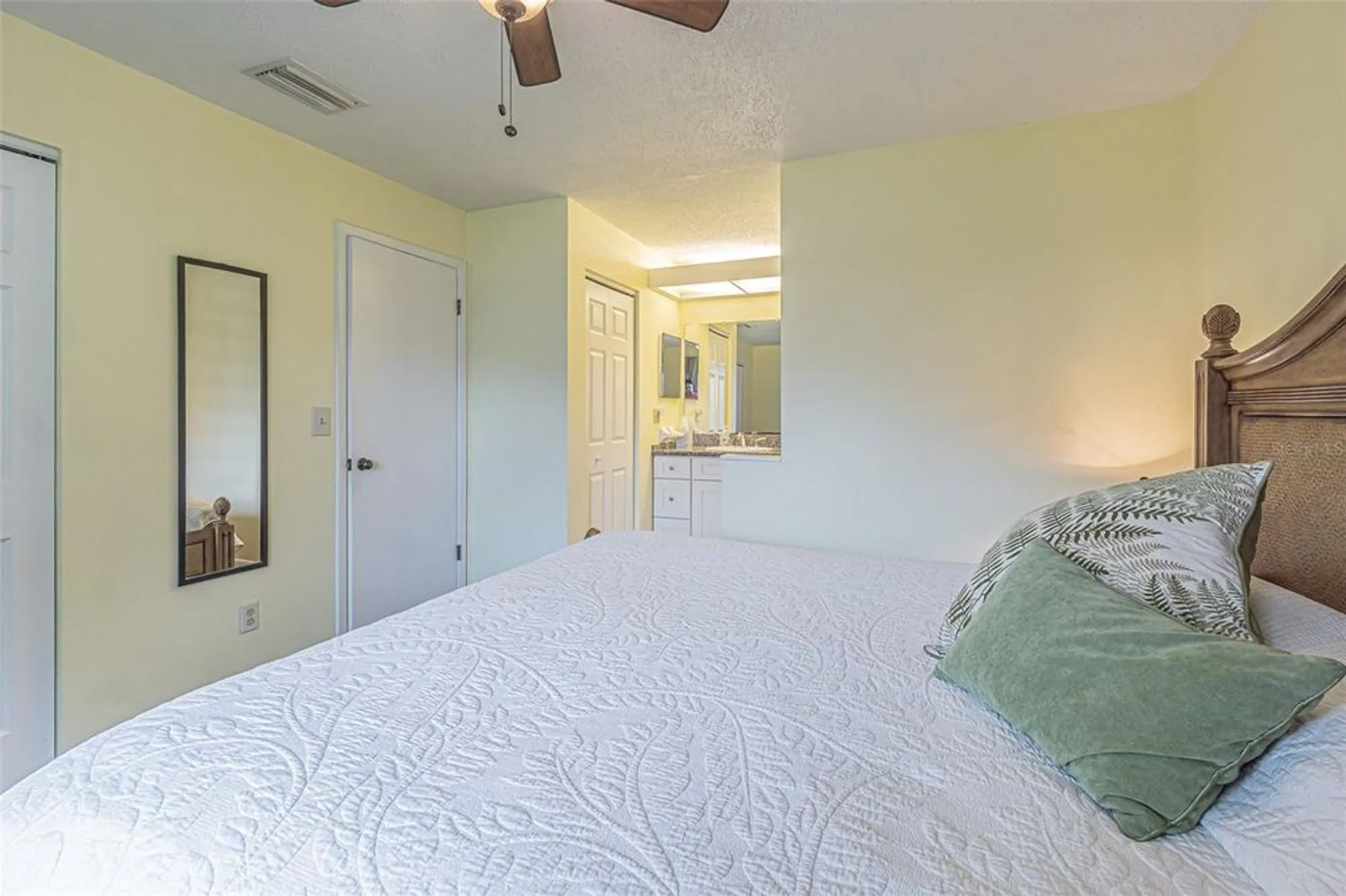 Property Slideshow image 13 of 32 | 1130 orange tree cir c, Palm Harbor, FL, 34684