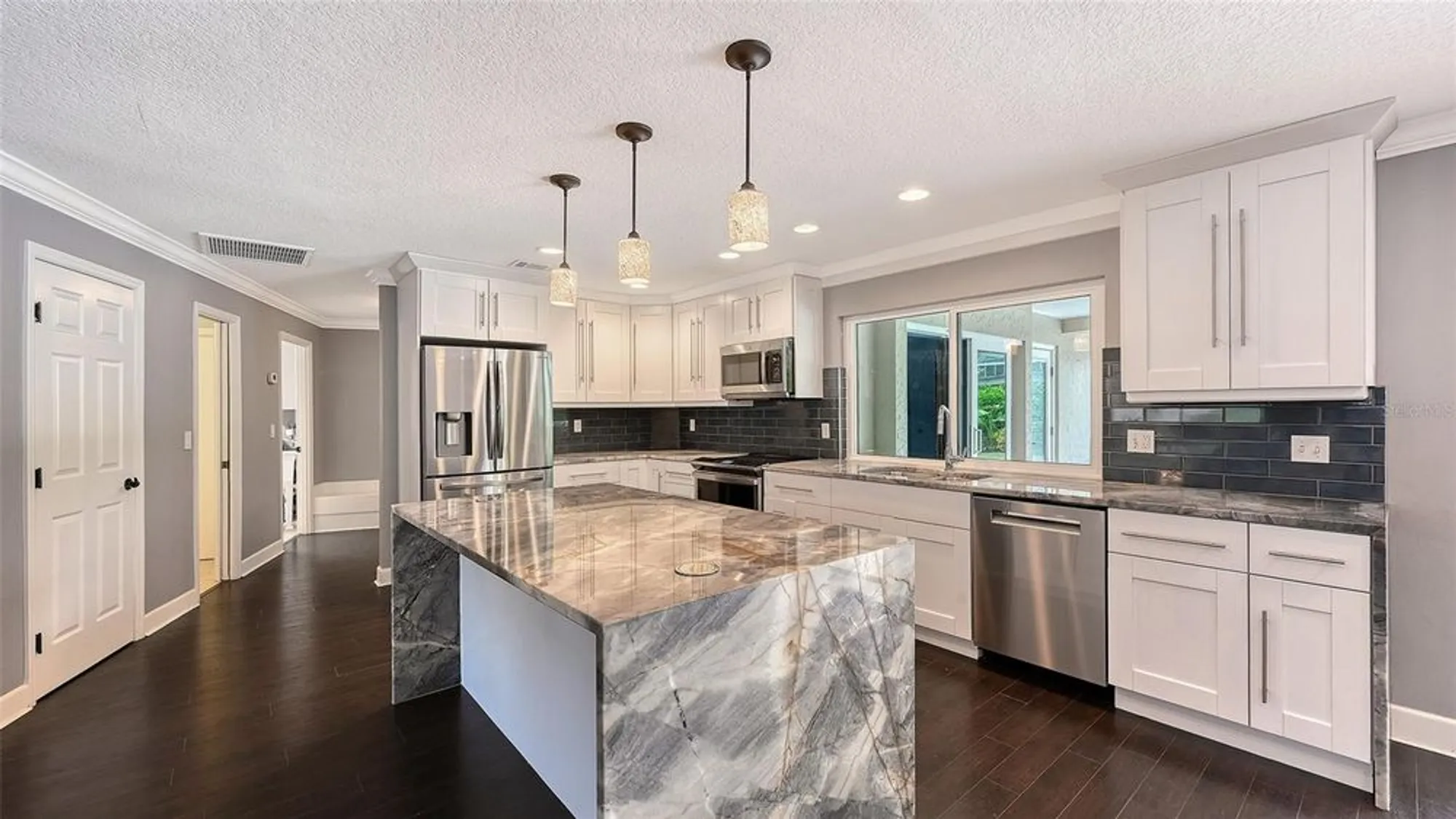 Property Slideshow image 14 of 64 | 8010 conservatory dr, Sarasota, FL, 34243