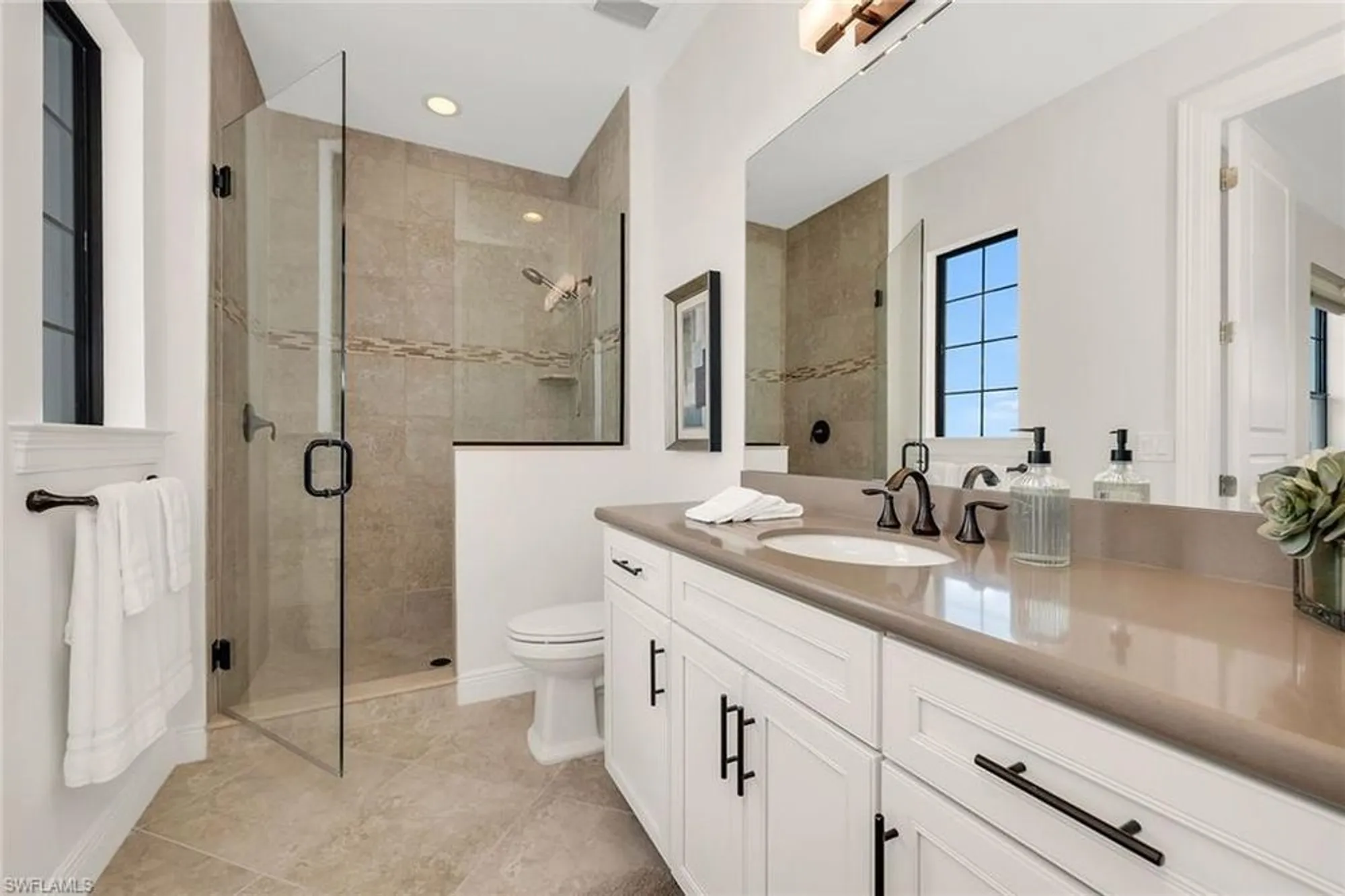 Property Slideshow image 19 of 28 | 4711 via del corso ln 402, Bonita Springs, FL, 34134
