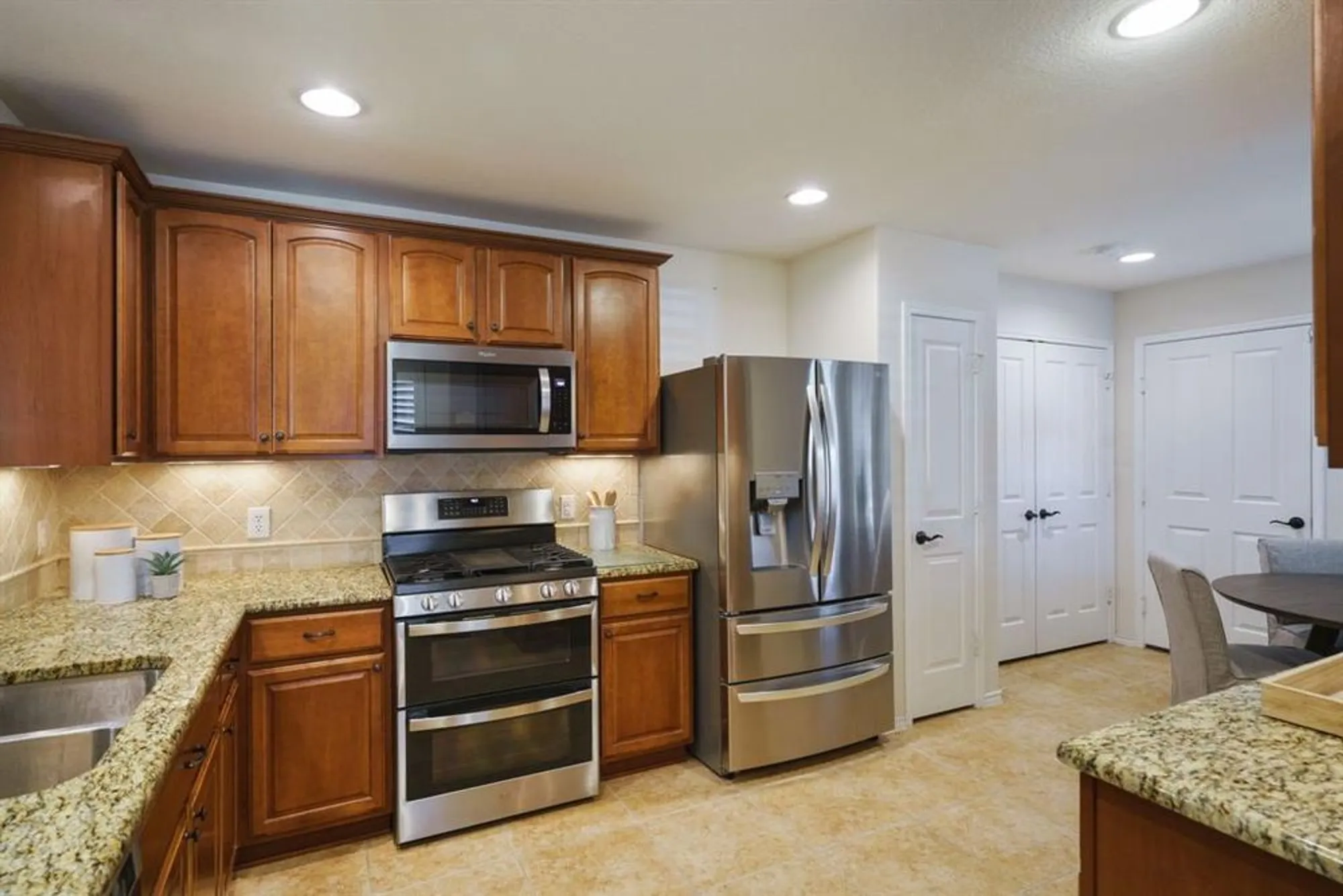 Property Slideshow image 9 of 33 | 7592 wiley ln, Frisco, TX, 75036