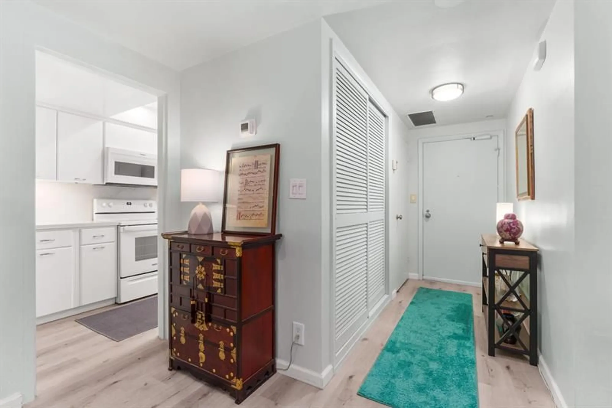 Property Slideshow image 11 of 40 | 3333 ne 34th st apt 412, Fort Lauderdale, FL, 33308