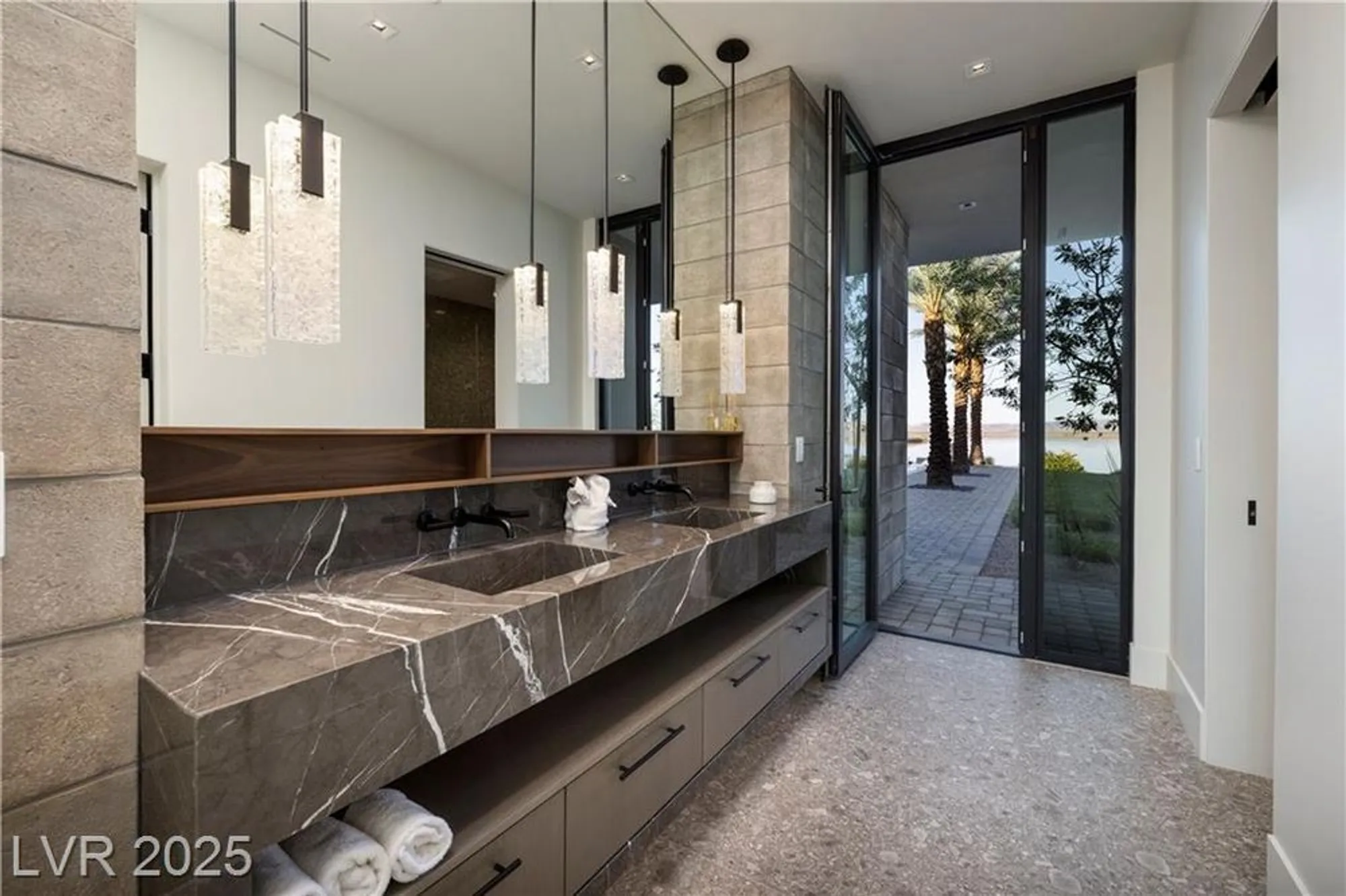 Property Slideshow image 17 of 32 | 10 sunrise beach cir, Henderson, NV, 89011