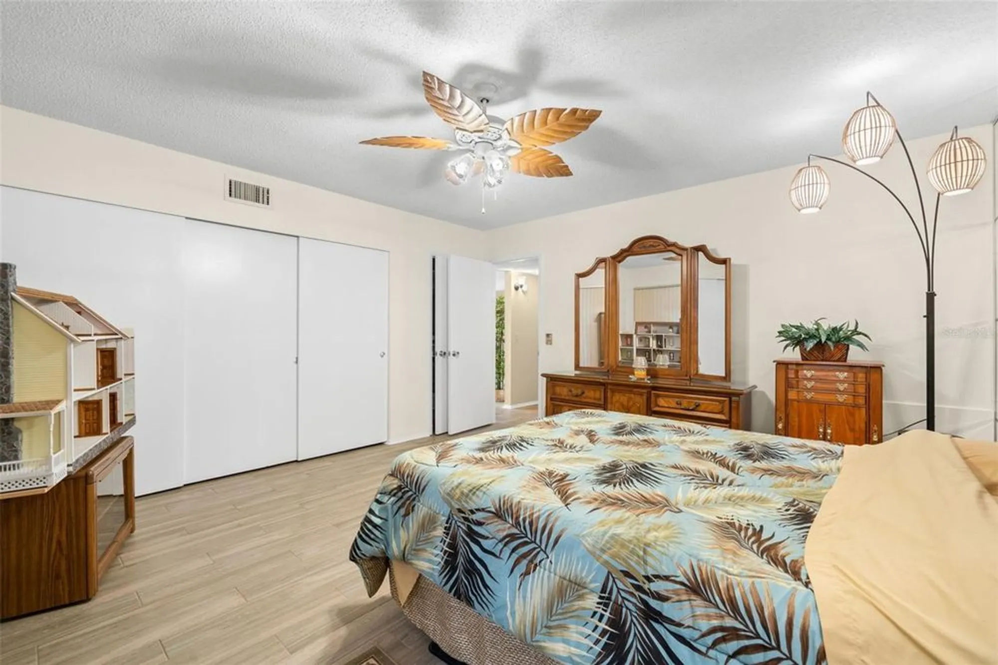 Property Slideshow image 16 of 39 | 2379 finlandia ln apt 21, Clearwater, FL, 33763