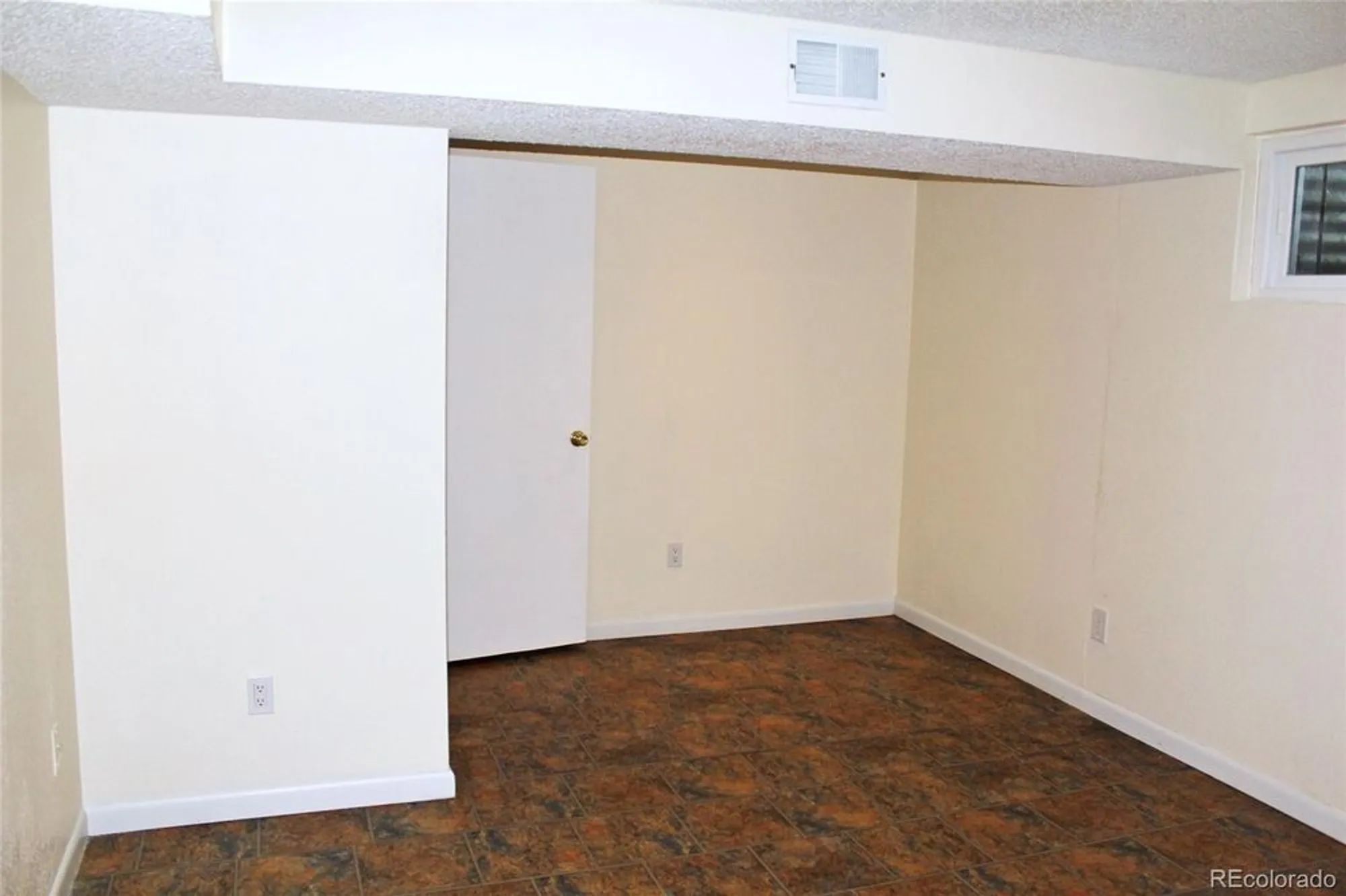 Property Slideshow image 20 of 35 | 2734 s heather gardens way, Aurora, CO, 80014