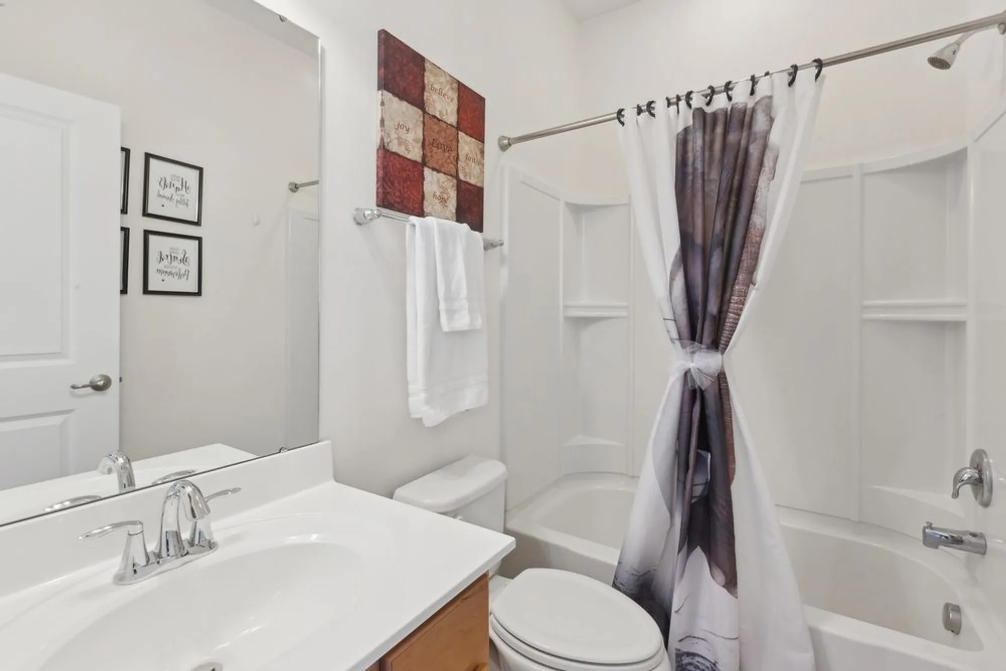 Property Slideshow image 15 of 18 | 1616 colchester ln, Aurora, IL, 60505