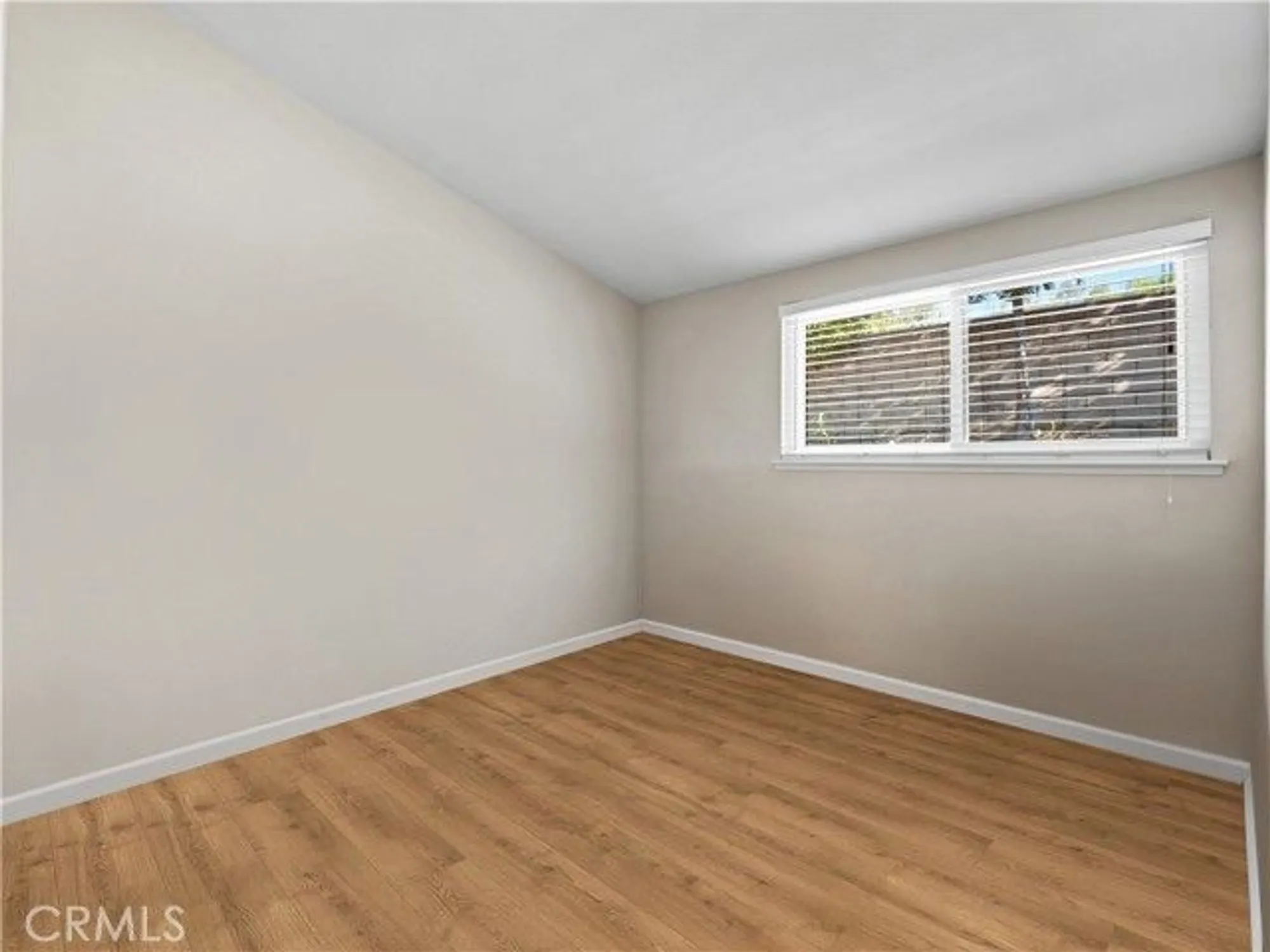 Property Slideshow image 11 of 31 | 19126 avenue of the oaks c, Newhall, CA, 91321
