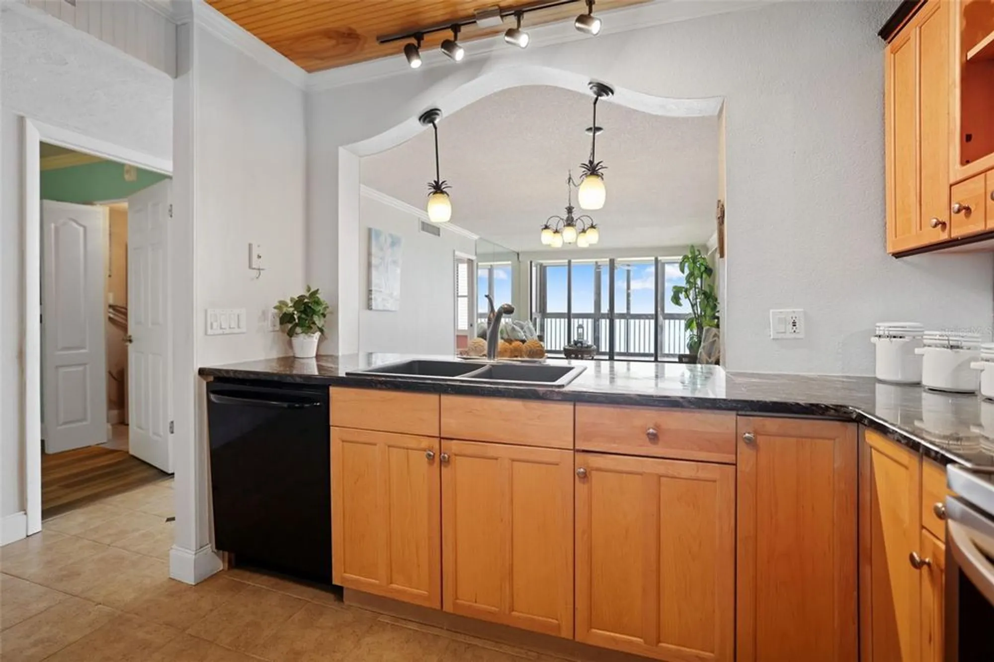 Property Slideshow image 10 of 58 | 18304 gulf blvd 217, Redington Shores, FL, 33708