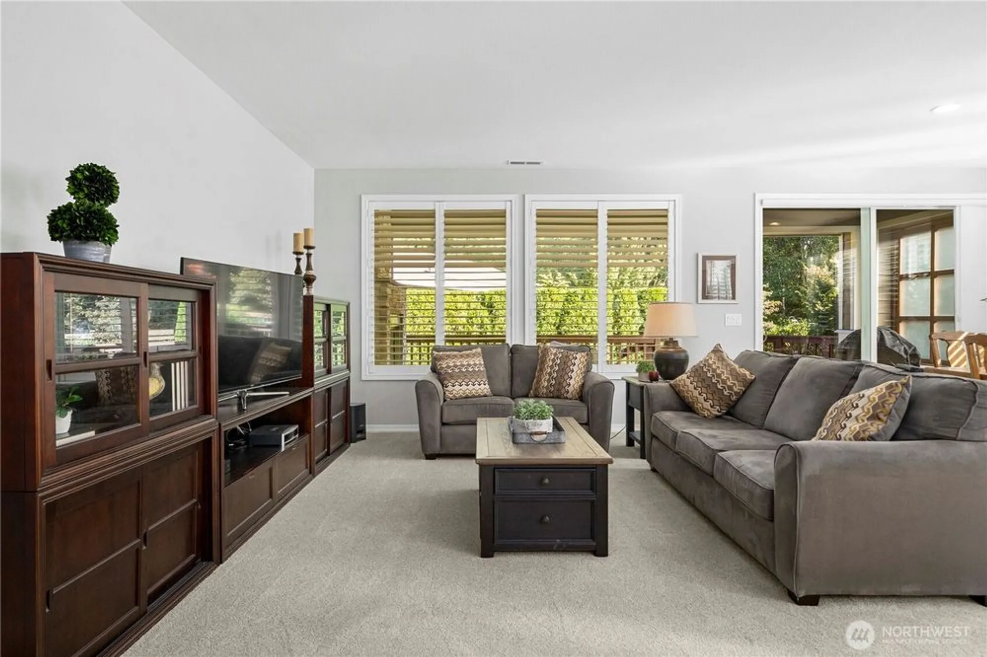 Property Slideshow image 10 of 33 | 14613 knoll park ct, Bonney Lake, WA, 98391