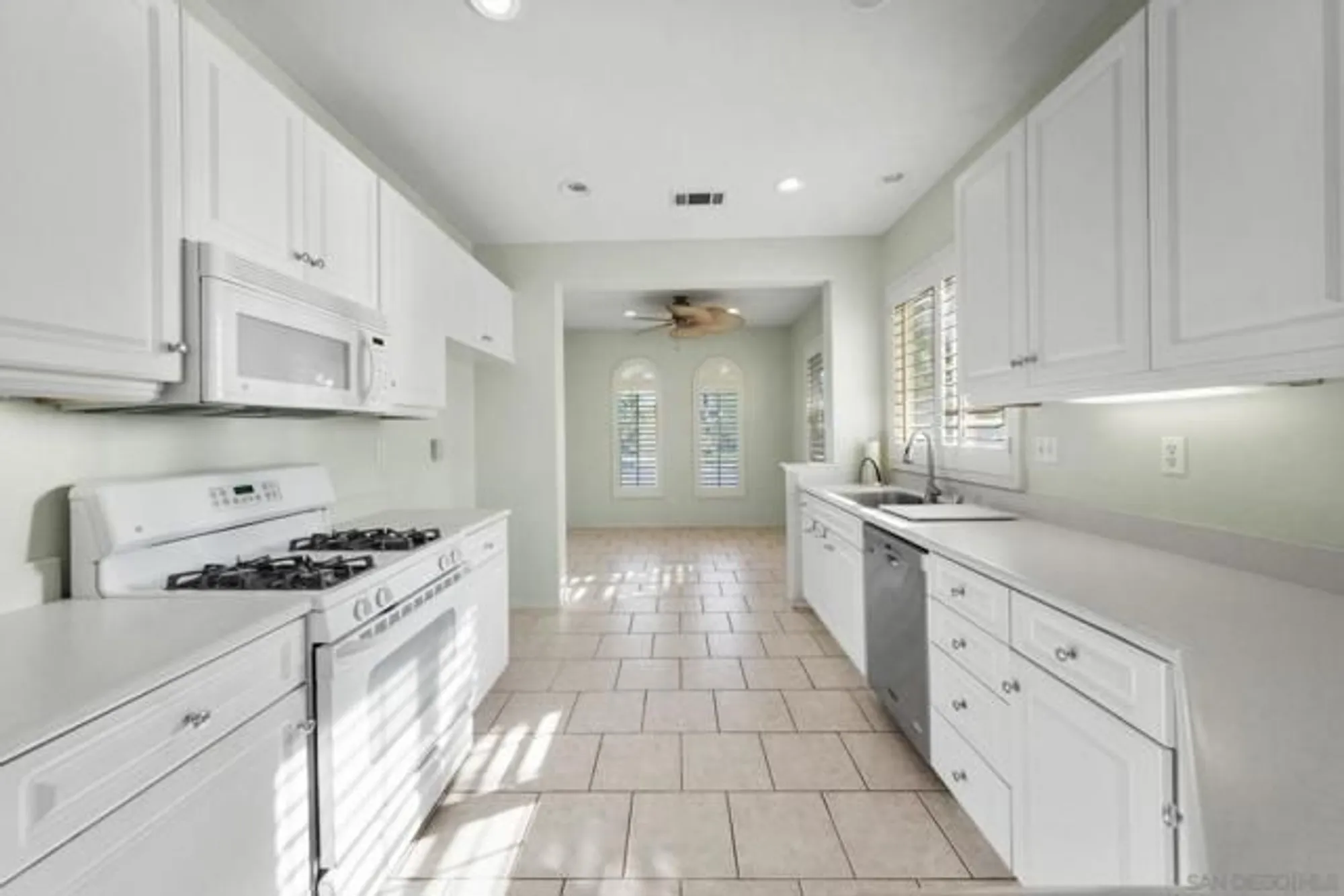 Property Slideshow image 16 of 37 | 27992 whisperwood dr, Menifee, CA, 92584