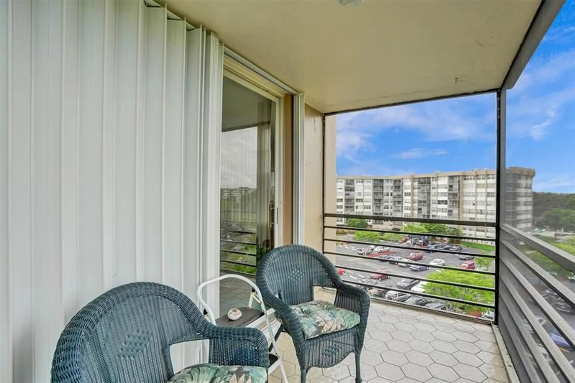 Property Slideshow image 23 of 71 | 1100 saint charles pl 612, Pembroke Pines, FL, 33026