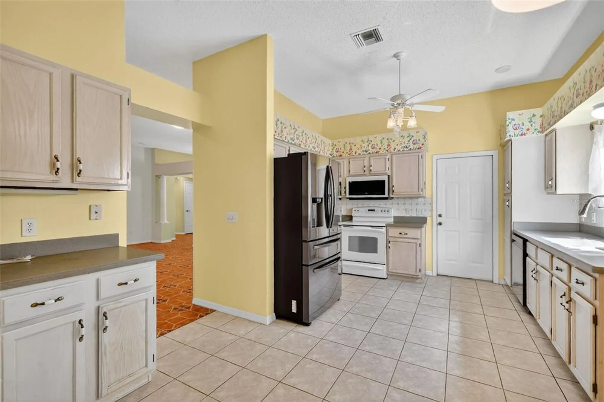 Property Slideshow image 15 of 35 | 318 del mar dr, The Villages, FL, 32159