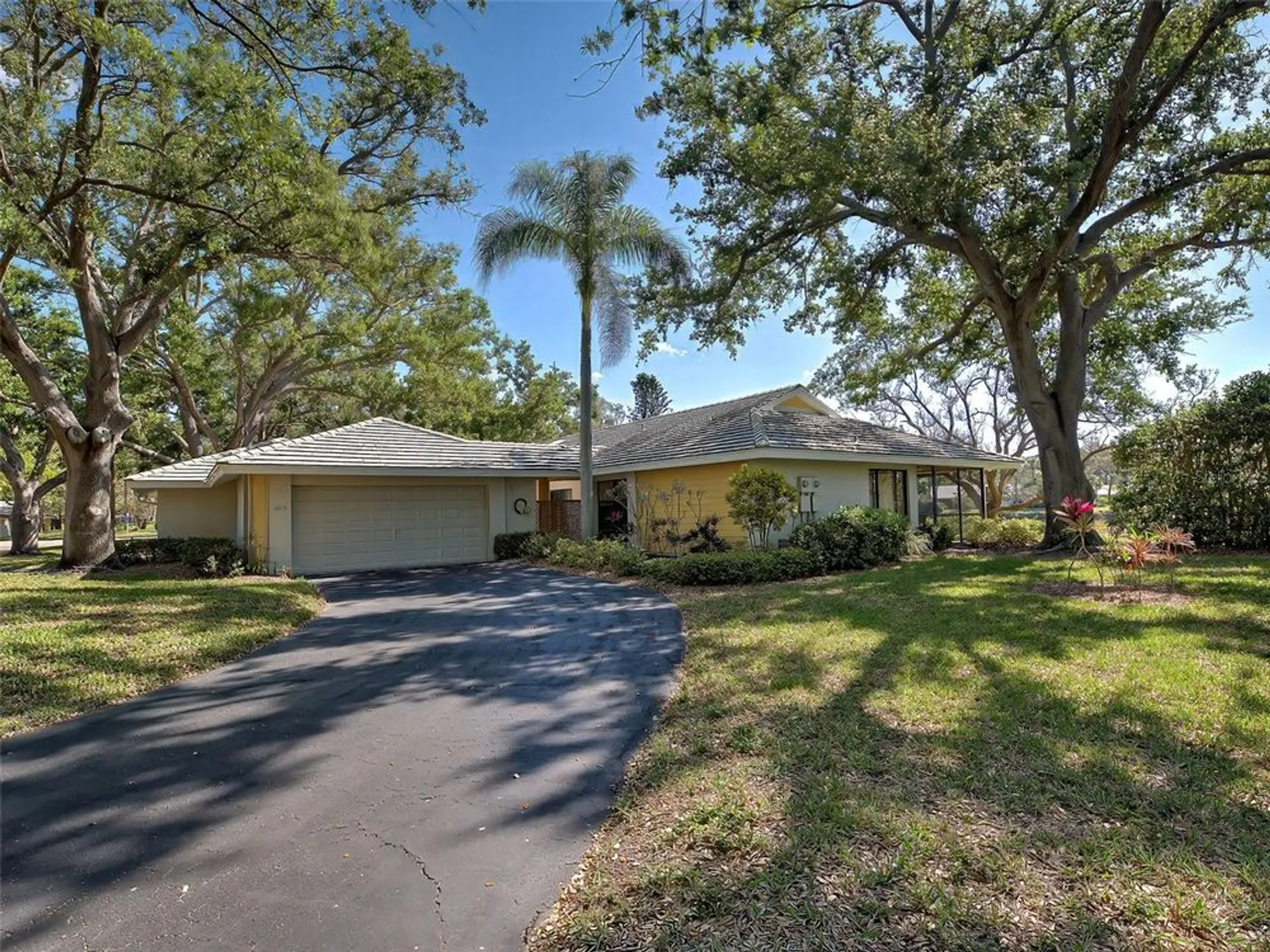 Property Slideshow image 2 of 74 | 220 southampton dr 325, Venice, FL, 34293