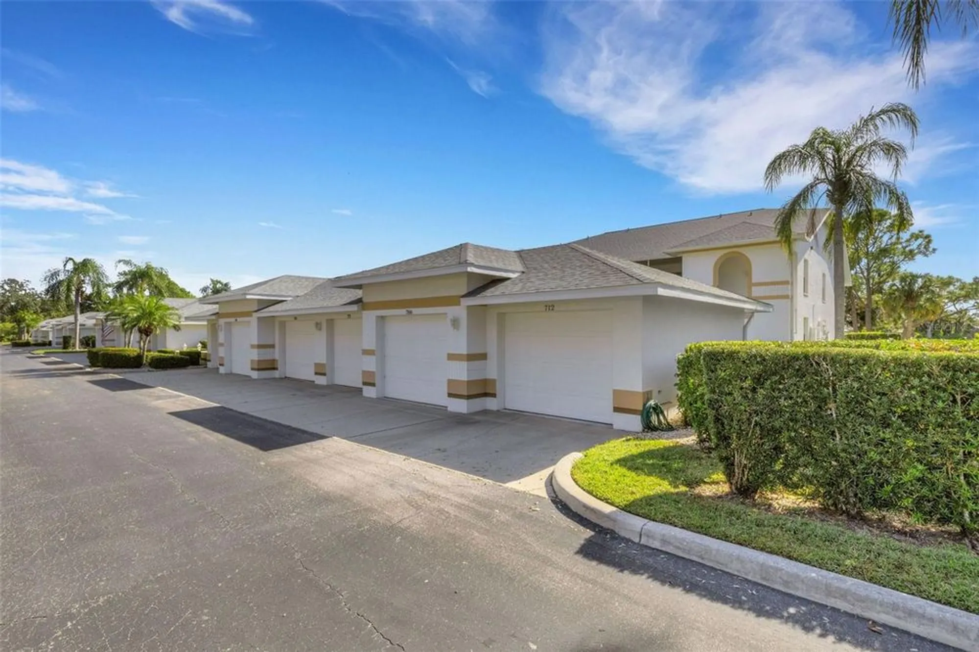 Property Slideshow image 9 of 58 | 6908 drewrys blf 712, Bradenton, FL, 34203