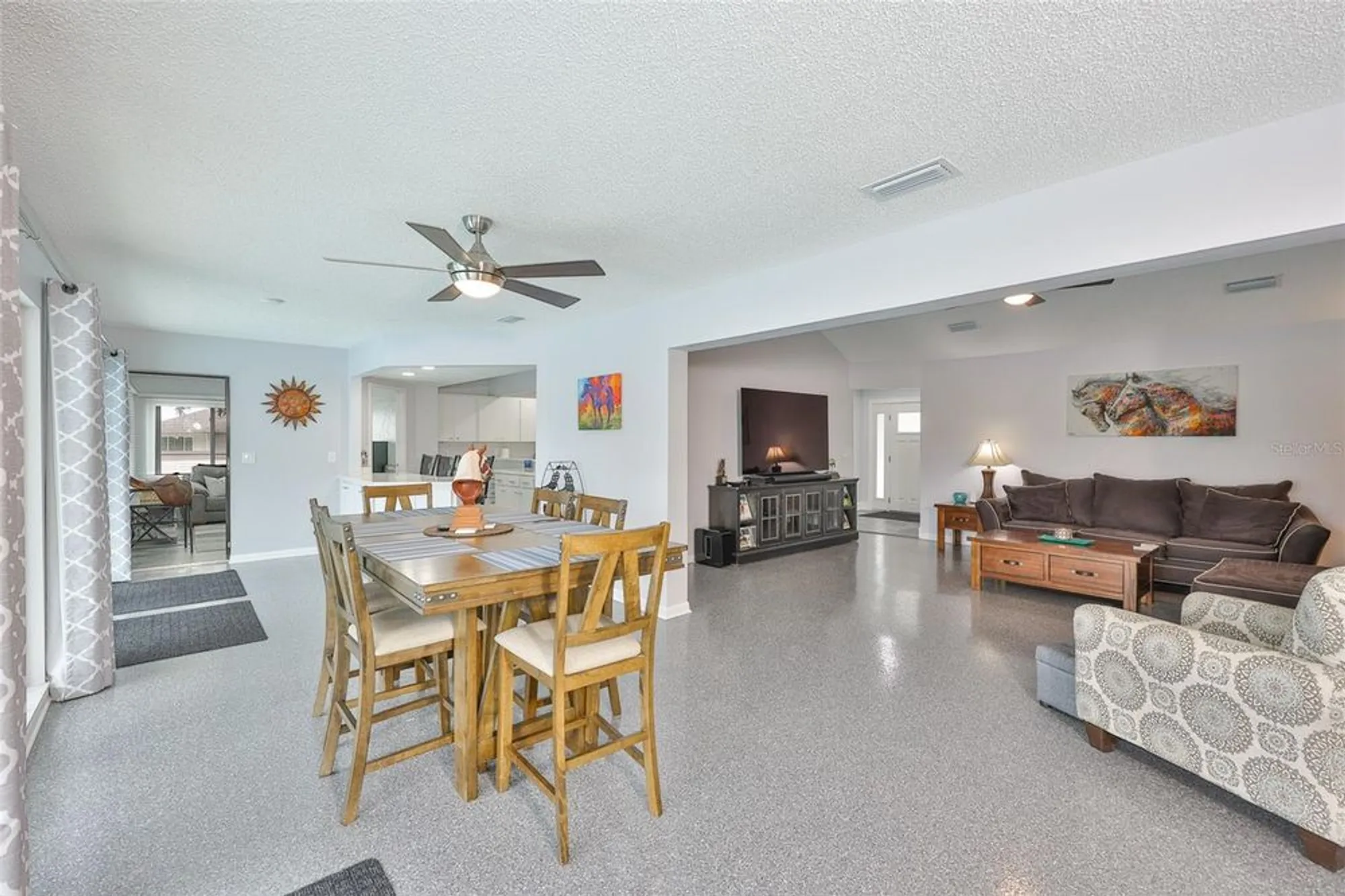 Property Slideshow image 18 of 63 | 2022 east view dr, Sun City Center, FL, 33573