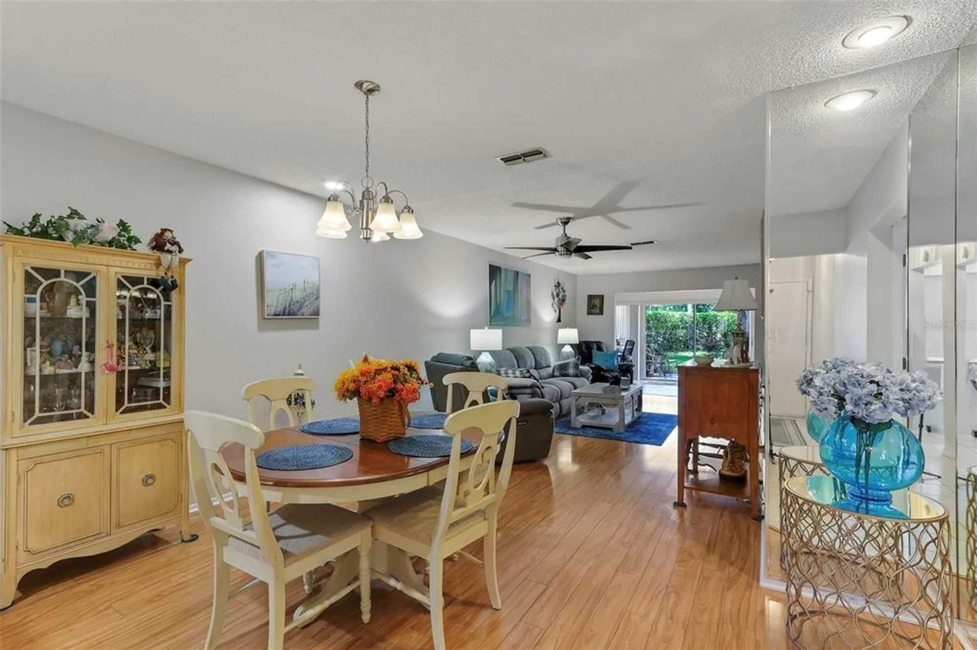 Property Slideshow image 8 of 37 | 1011 dunrobin dr b, Palm Harbor, FL, 34684