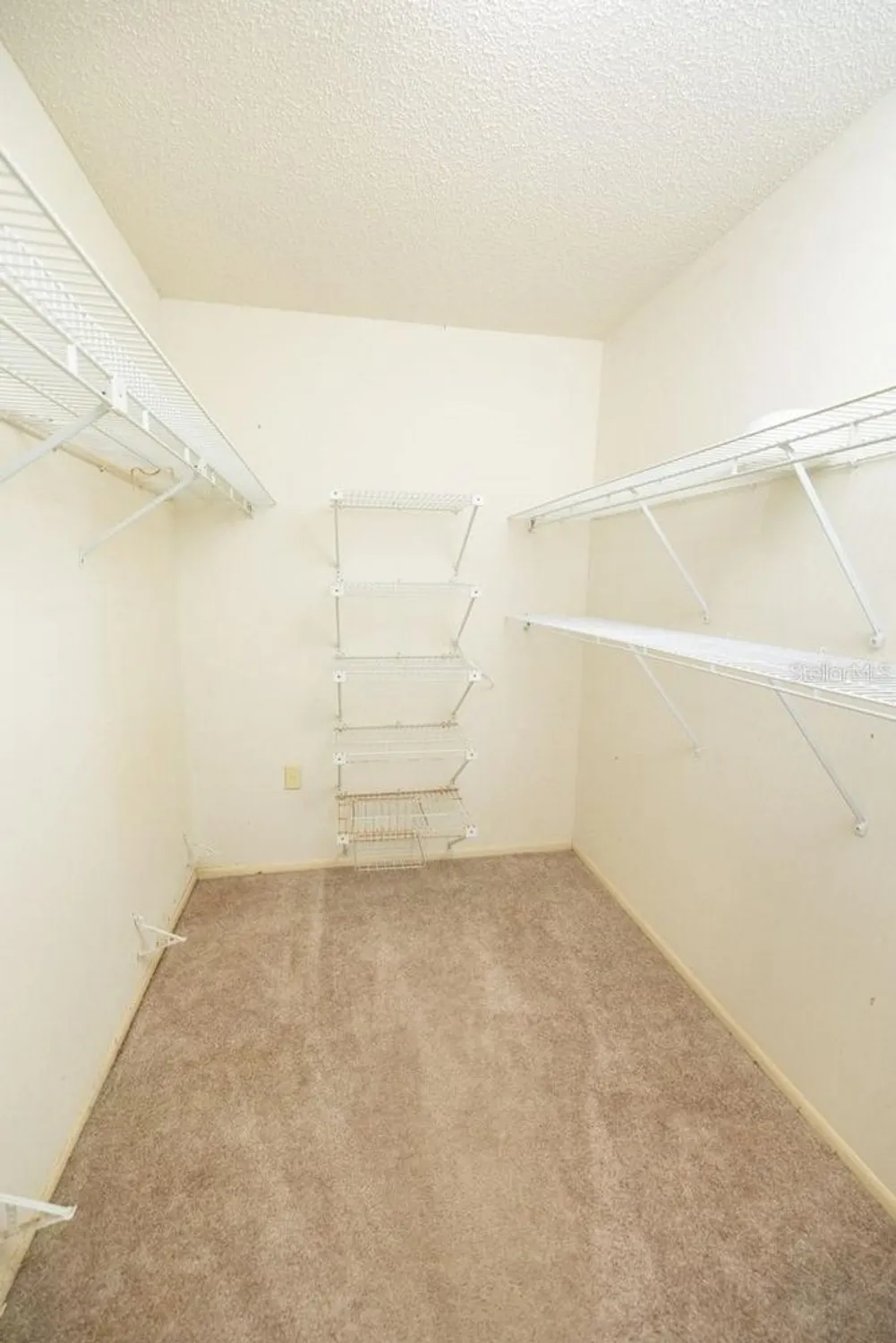 Property Slideshow image 28 of 58 | 4018 oakhurst dr 3181, Sarasota, FL, 34233