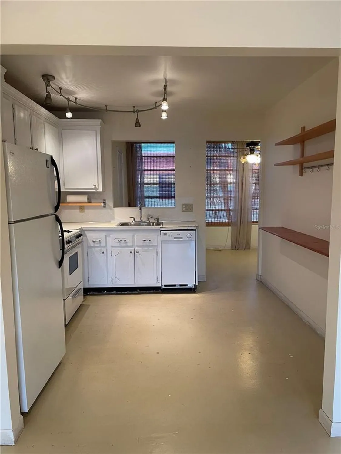 Property Slideshow image 4 of 8 | 3010 59th st 306, Gulfport, FL, 33707