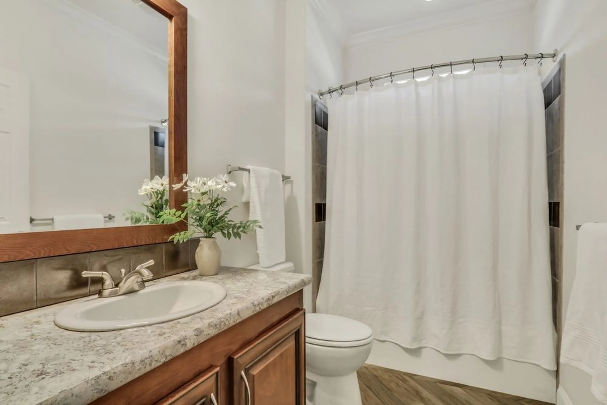 Property Slideshow image 18 of 24 | 305 legacy ct, Grayslake, IL, 60030