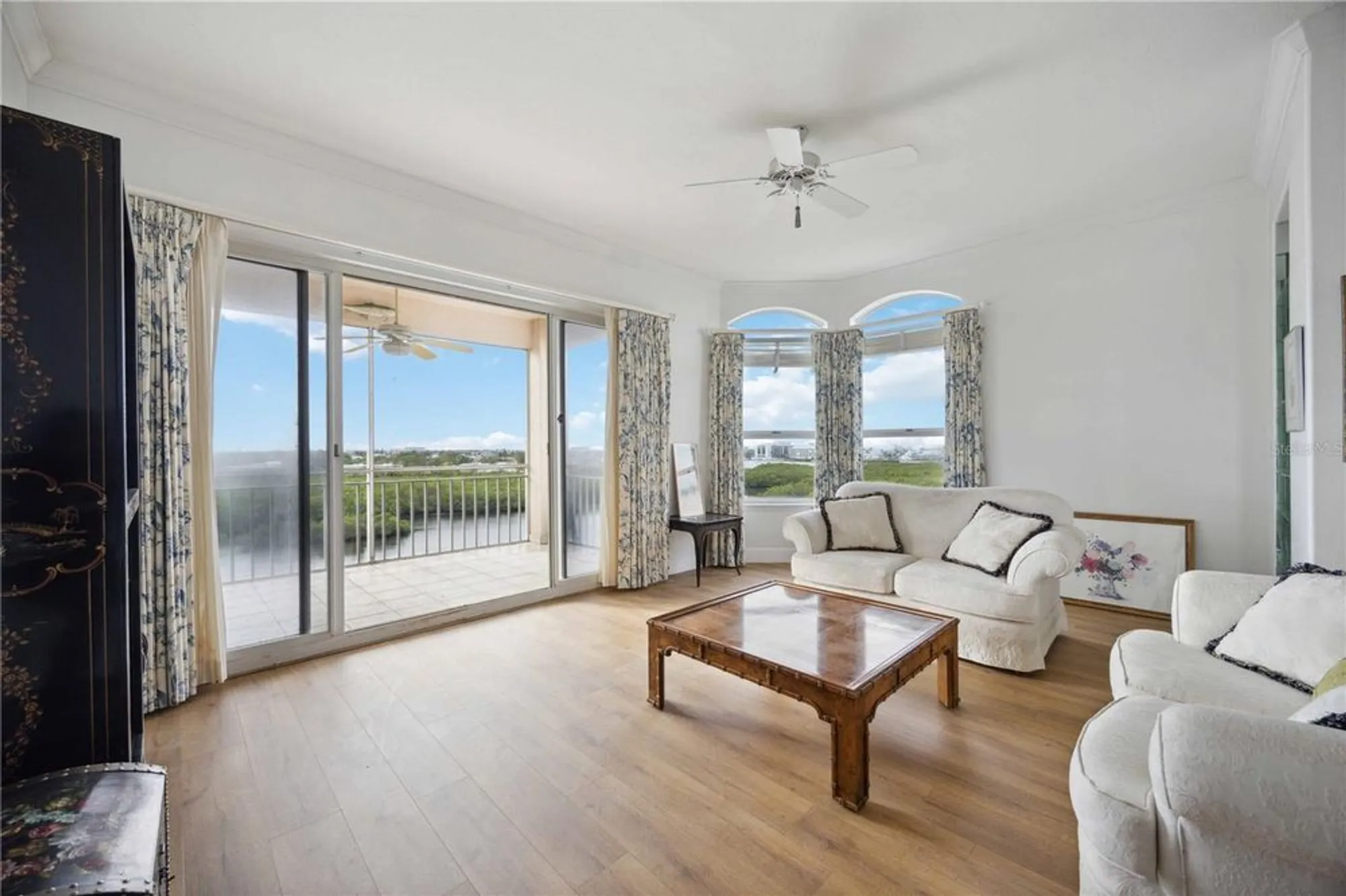 Property Slideshow image 10 of 41 | 5450 eagles point cir 405, Sarasota, FL, 34231