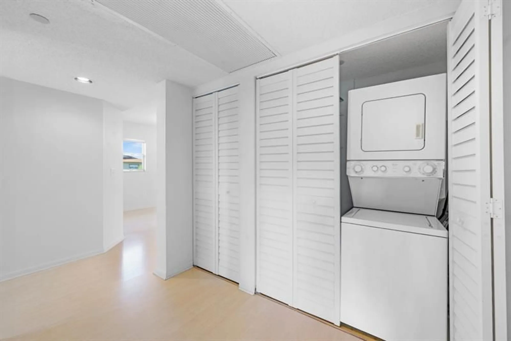 Property Slideshow image 19 of 23 | 550 sw 137th ave 401l, Pembroke Pines, FL, 33027