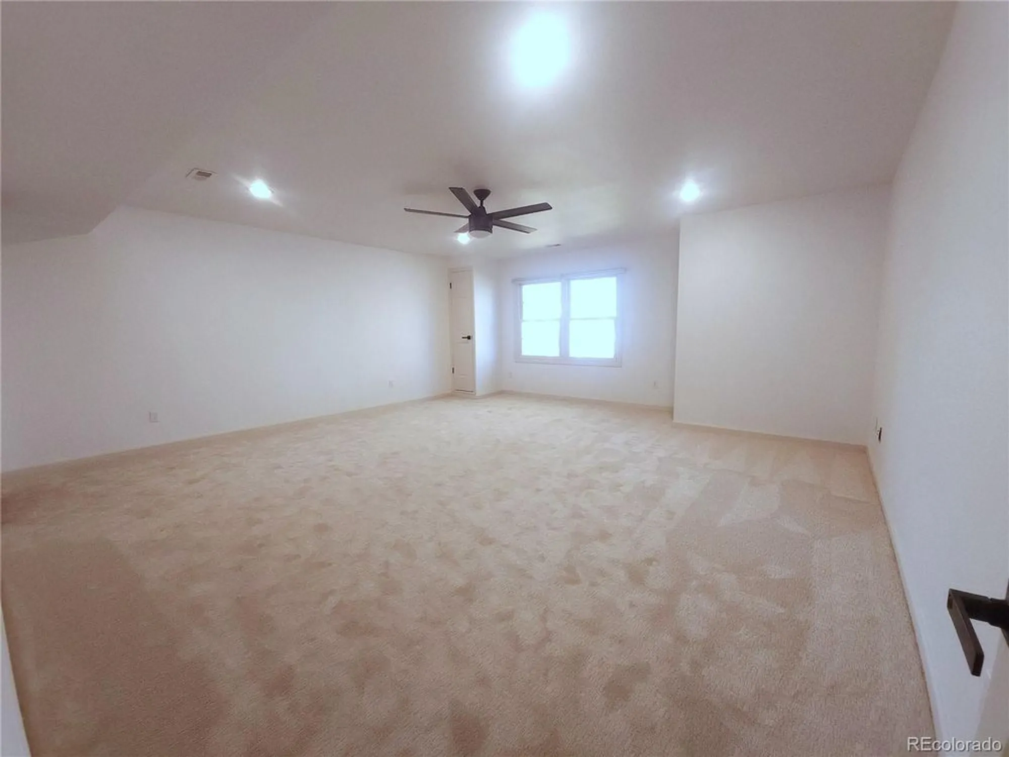 Property Slideshow image 21 of 31 | 4927 greenwich way, Highlands Ranch, CO, 80130